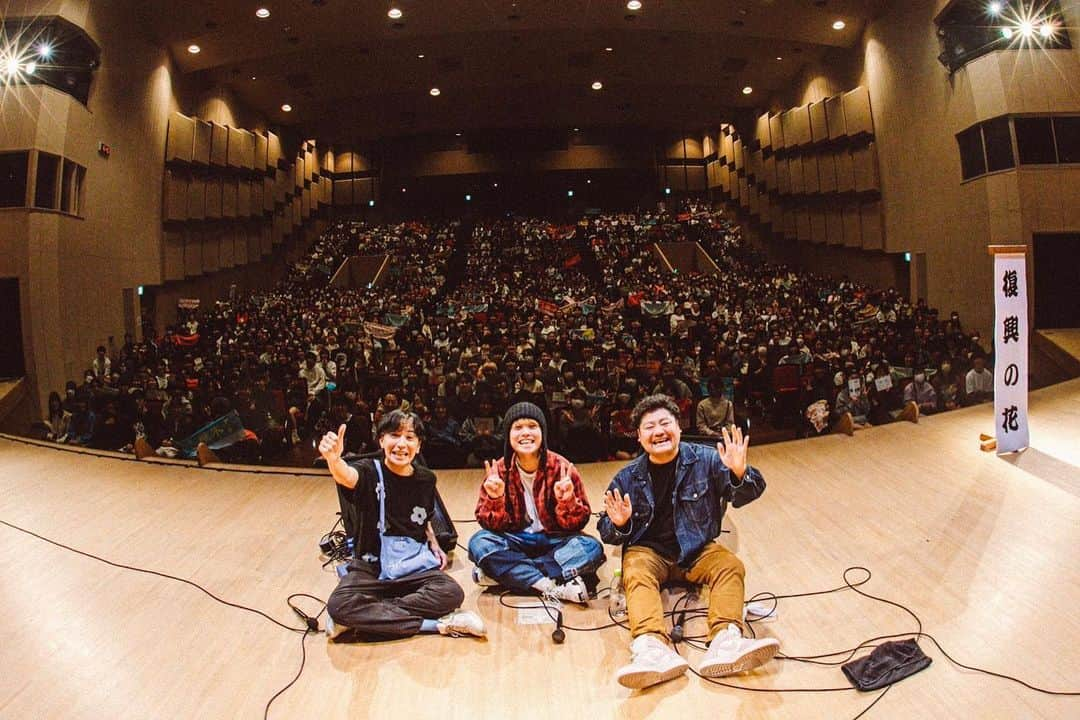 My Hair is Badのインスタグラム：「今年も新潟県糸魚川市にて「復興の花」ありがとうございました！  例年椎木&上越の先輩阿部氏が開催している 糸魚川大規模火災復興支援ライブ！  6回目もおかげさまで無事終了しました㊗️ 今年のゲスト、Saucy Dog石原さんもありがとうございました😃  また来年もよろしくお願いしますー！  photo by 小坂淳(@a2c1976)」