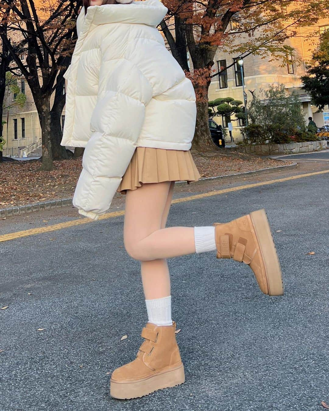 星野麻里愛さんのインスタグラム写真 - (星野麻里愛Instagram)「こないだgetした　@ugg  の イヤマフとブーツ🤎 あと @sinoon.official の ダウンもずっと 欲しかったやつ~◡̈♥︎  #sinoon#ugg#冬コーデ#uggイヤーマフ  #イヤマフ」11月24日 16時56分 - maria.pink28