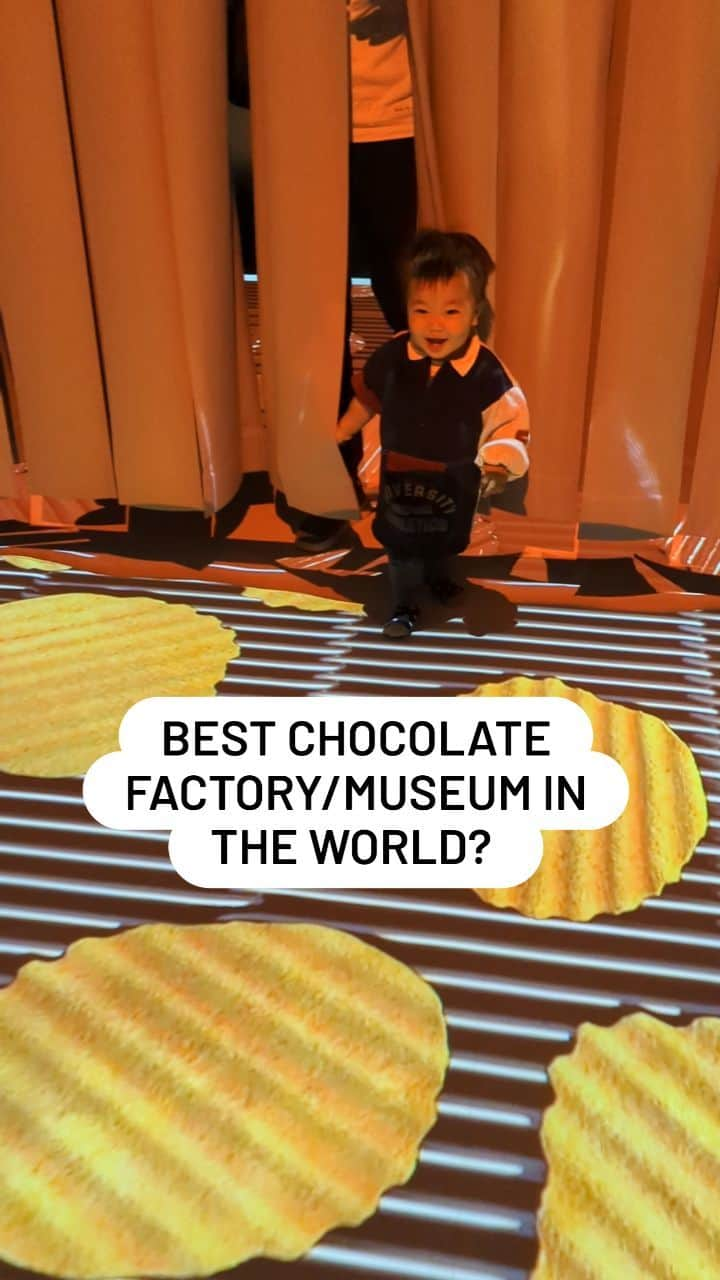 Li Tian の雑貨屋のインスタグラム：「📍 HOKKAIDO  the latest chocolate hot spot in Japan! @royce_jp Chocolate Town officially opened in Aug 2023 in Eibetsu, Hokkaido. Expect state of the art visualizations, interactive displays, chocolate simulation games and more!   Advance booking of tickets via official online website is required. Highly recommend (pls allocate at least 2 hours there)   Save this for your next trip to Hokkaido!   📌 ROYCE CACAO AND CHOCOLATE TOWN   #japan #hokkaido #musttry #royce #chocolate」