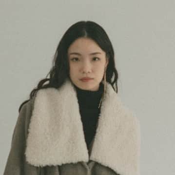 Vannie Officialのインスタグラム：「23 WINTER COLLECTION.  ︎︎ plaid knit pullover black / beige / lightbeige ¥4,950(tax in)  ︎︎ check damage denim lightblue / blue ¥5,170(tax in)  ︎︎  finger turtle knit ivory / black / brown / beige / purple / red / gray ¥2,970(tax in)   ︎︎ #vannie_u #ヴァニーユー」