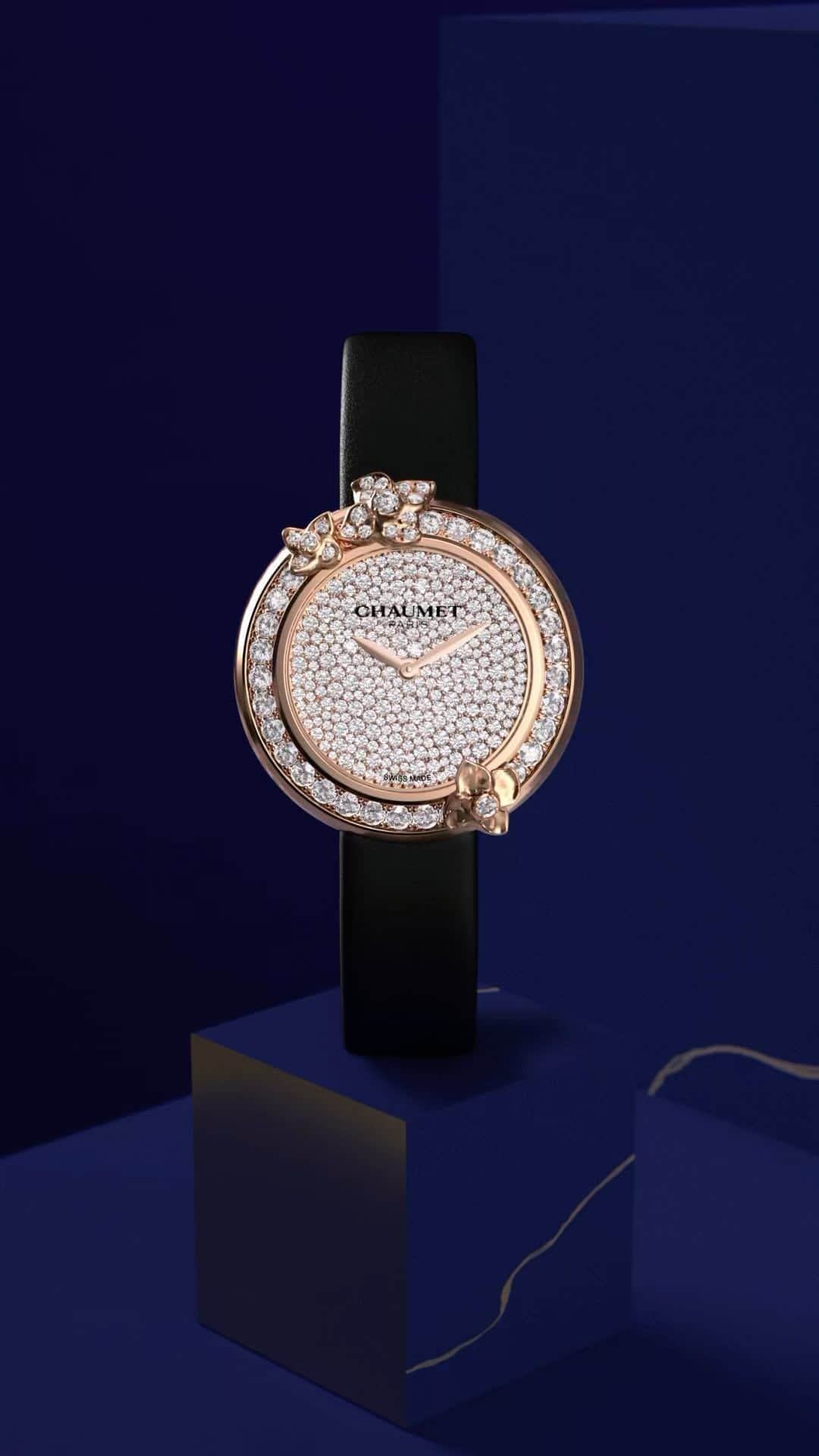 Chaumetのインスタグラム：「Embark on a festive treasure hunt of timeless elegance with the precious Hortensia jewellery watch.  #Chaumet #FindYourGoldenTreasure #ChaumetTreasureHunt」