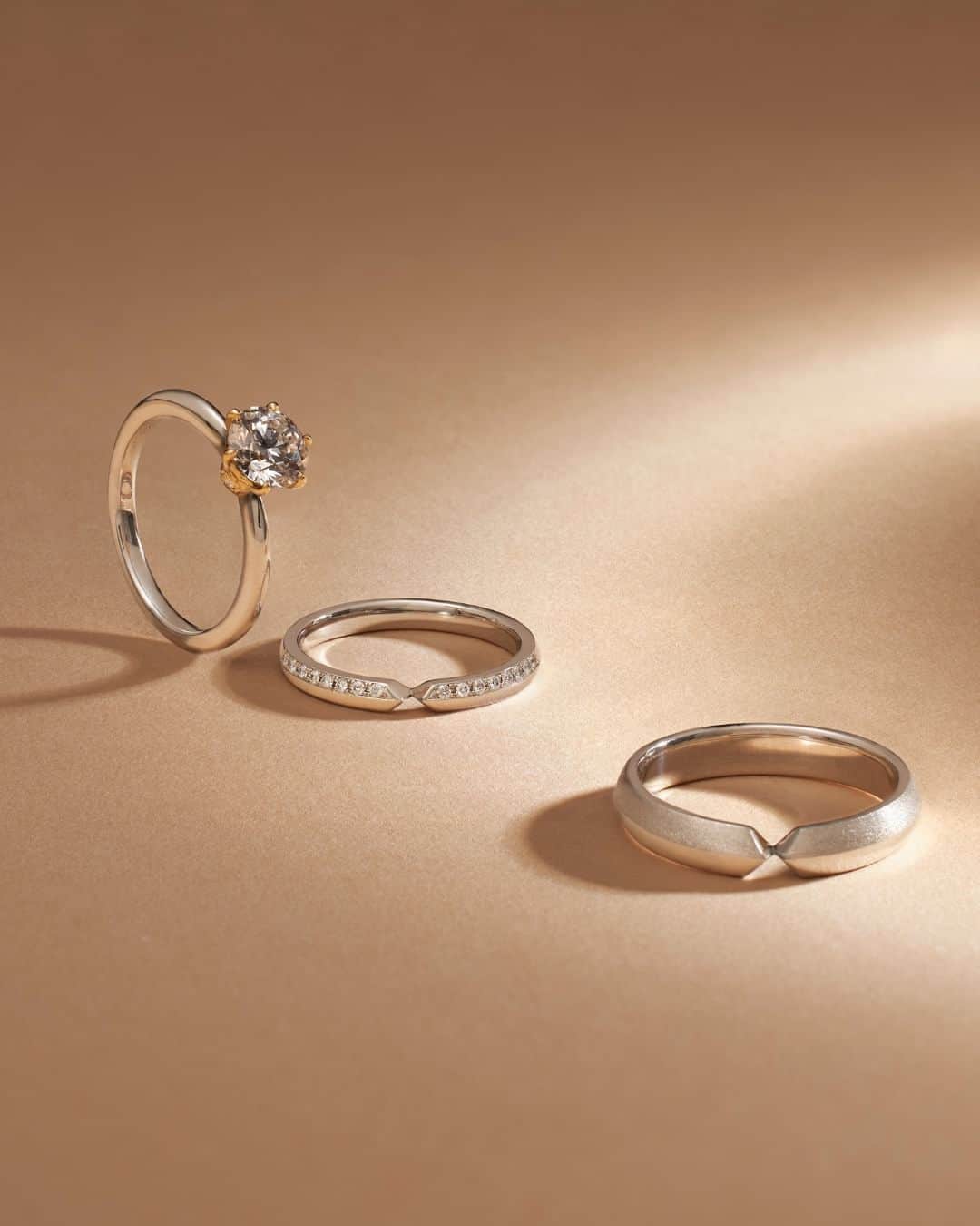 婚約・結婚指輪のI-PRIMO（アイプリモ）公式アカウントのインスタグラム：「リング選びの最初の一歩をご一緒に。  アイプリモは最初に訪れていただく 最高の場所になりたいと願っています。  新たな人生の最初の贈りものとなる婚約指輪も。 誓いを込めてお互いに贈りあう結婚指輪も。  おふたりにとって、永遠に愛せるリングとの出会いをつくれること。 それこそが、ブライダルリング専門店として何よりの幸せなのです。  ＜婚約指輪＞Kokoroboshi #アイプリモ_心星 ＜結婚指輪＞Kokoroboshi #アイプリモ_心星  ※アイプリモ銀座本店・なんば店 限定展示  ーーーーー ▼アイプリモでは、ご好評のパーソナルハンド診断®を体験いただけます。 ご希望の方はホームページより来店予約をいただくとスムーズにご案内いたします。 @iprimo_official ーーーーー  #iprimo #アイプリモ #婚約指輪 #エンゲージリング #結婚指輪 #マリッジリング」