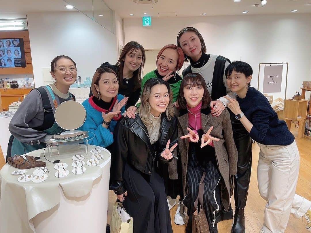 春花きららさんのインスタグラム写真 - (春花きららInstagram)「シャンテ思い出☺︎  今回もたくさんのOG様にお越しいただきました♡ 店頭がさらにさらに華やか👏✨  そして陽月さん、彩凪くん お求めいただきありがとうございました🙇‍♀️✨」11月24日 17時02分 - maiko_kirara