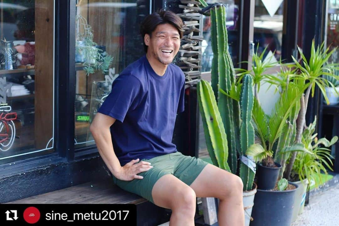 上里一将さんのインスタグラム写真 - (上里一将Instagram)「#Repost @sine_metu2017 with @use.repost ・・・ 【Jリーグ功労選手賞】 名誉ある受賞！ おめでとうございます🙌 日本サッカーの発展に貢献したと認められての表彰！ ———— 服作りもご一緒させてもらっていますが、シンプルかつ繊細なプレースタイルが反映されていて刺激をもらっています😁受賞記念に色んな一将さんを投稿！一緒につくってきた作品をスタイルサンプルでどうぞ🎞 ———— #Jリーグ #功労選手賞 #上里一将 #sinemetuokinawa」11月24日 17時03分 - kazumasa_uesato20