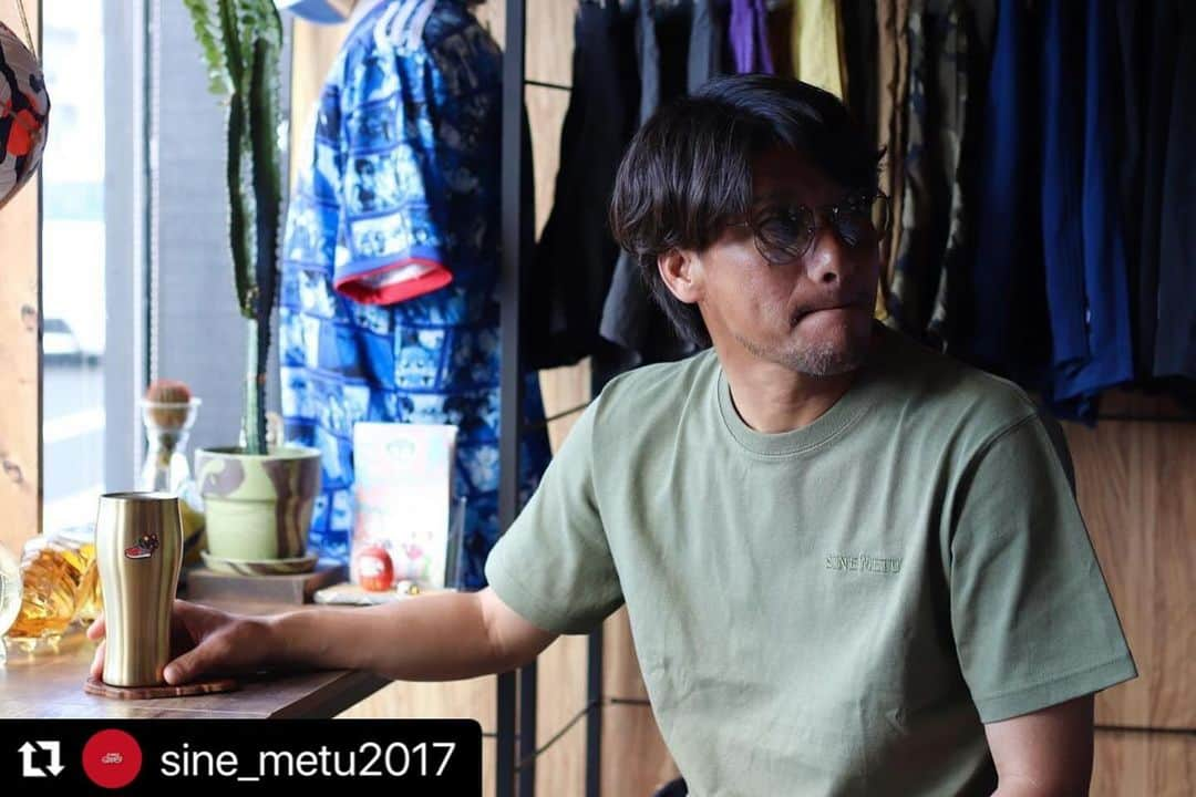 上里一将さんのインスタグラム写真 - (上里一将Instagram)「#Repost @sine_metu2017 with @use.repost ・・・ 【Jリーグ功労選手賞】 名誉ある受賞！ おめでとうございます🙌 日本サッカーの発展に貢献したと認められての表彰！ ———— 服作りもご一緒させてもらっていますが、シンプルかつ繊細なプレースタイルが反映されていて刺激をもらっています😁受賞記念に色んな一将さんを投稿！一緒につくってきた作品をスタイルサンプルでどうぞ🎞 ———— #Jリーグ #功労選手賞 #上里一将 #sinemetuokinawa」11月24日 17時03分 - kazumasa_uesato20