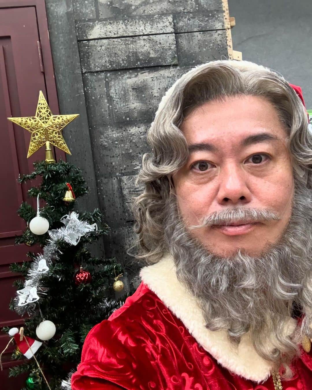 堀江貴文のインスタグラム：「#christmascarol #christmas #クリスマスキャロル2023 #musical #ミュージカル #チケット絶賛発売中 https://christmascarol.jp」