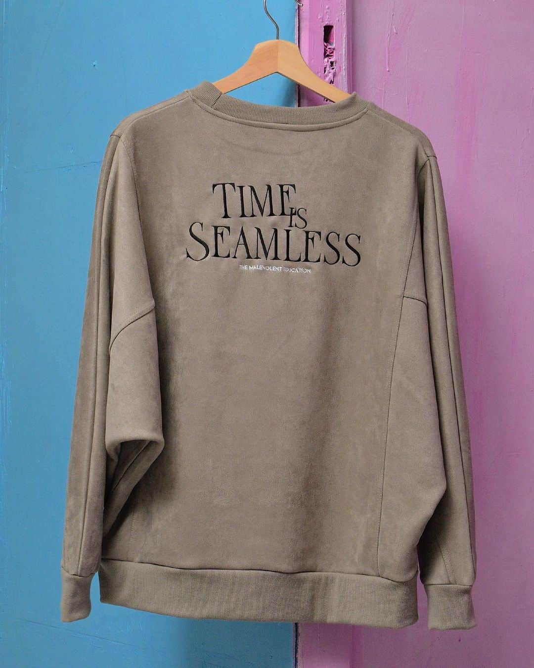 美月 さんのインスタグラム写真 - (美月 Instagram)「13th collection 2023AW -TIME IS SEAMLESS-  【展示会&Novelty EVENT】  11月26日(日) 桜新町NEIGHBOR 13:00-15:00(販売時間は14:30までとなります)  めっちゃええのん出来ました。 ボディの問屋にみずから脚を運んで色々と制作しました。 明後日お待ちしております。 オンラインでは近日販売開始予定です。 よろしくお願い致します。」11月24日 17時03分 - mizuki_the13
