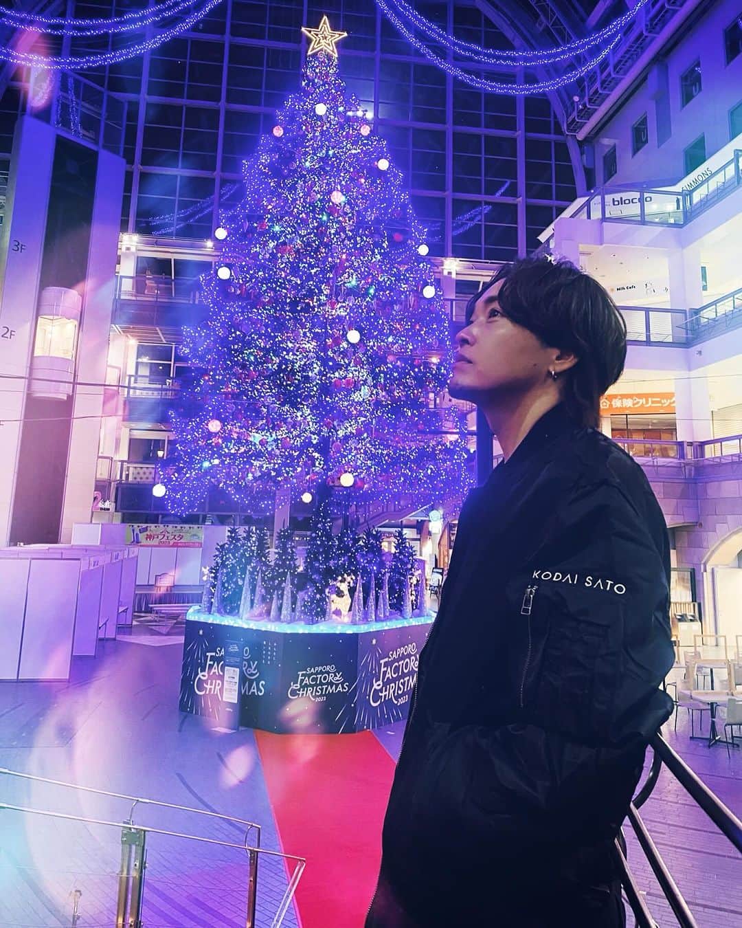 佐藤広大のインスタグラム：「今日から札幌も本格的な冬です😳❄️ そして、クリスマスライブの受付も始まります🎄❤️‍🔥  「Christmas Live 2023 〜Calling〜」 2023年12月24日(日)  ⚫︎1st  OPEN 14:30 / START 15:00 ⚫︎2nd  OPEN 18:30 / START 19:00  Theatel Sapporo」