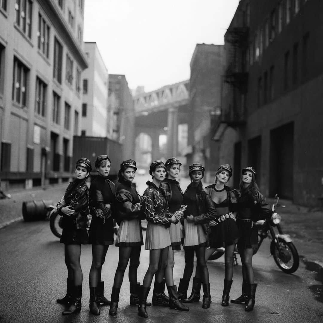 epidemic_motorsさんのインスタグラム写真 - (epidemic_motorsInstagram)「The real supermodels🔥 photo @therealpeterlindbergh ・・・ CINDY CRAWFORD, CLAUDIA SCHIFFER, HELENA CHRISTENSEN, KAREN MULDER, LINDA EVANGELISTA, NAOMI CAMPBELL, STEPHANIE SEYMOUR, TATJANA PATITZ, BROOKLYN 1991⁠ ⚙️Follow @epidemic_motors For Daily Custom Bike Inspiration ⚙️  - Like, comment, and share - Tag your friends ✍️ - - - 🚀Turn on daily notifications  	 #motorcycle  #bike  #custom  #ride #epidemicmotors #epidemic_motors#ride_like_hell #instamoto #stocksucks #artist#builtnotbought #saintmotors #saint_motors #kustom  #kulture  #caferacer  #bratstyle #girlsbiker#musicians#la#motos#filmmaker#filmmaking#movie#dj#producer #writer」11月24日 17時09分 - epidemic_motors