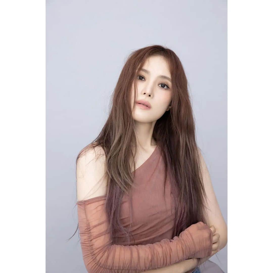 C-JeS エンタテイメントのインスタグラム：「거미 〈LOVE〉 연말 선물 드려요❤  '발라드의 여제' 거미  GUMMY Tour Concert 2023 〈LOVE〉 콘서트 연습 현장, 광주 콘서트 현장 그리고 여러분들을 위한 선물까지🎁 지금 바로 만나볼까요?💕  ➫ https://naver.me/xWBV0hAw  #GUMMY #거미  #cjestagram #씨제스타그램」