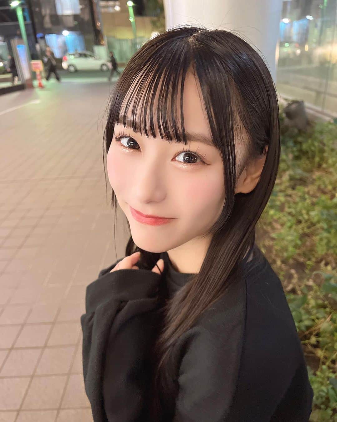 山崎玲奈のインスタグラム：「隣にいるよ〜🌙  たまには横顔も👍🏻」