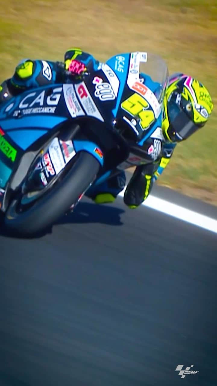 MotoGPのインスタグラム：「Serving sensational slides today 🔥  #ValenciaGP 🏁 #Moto2 #MotoGP」