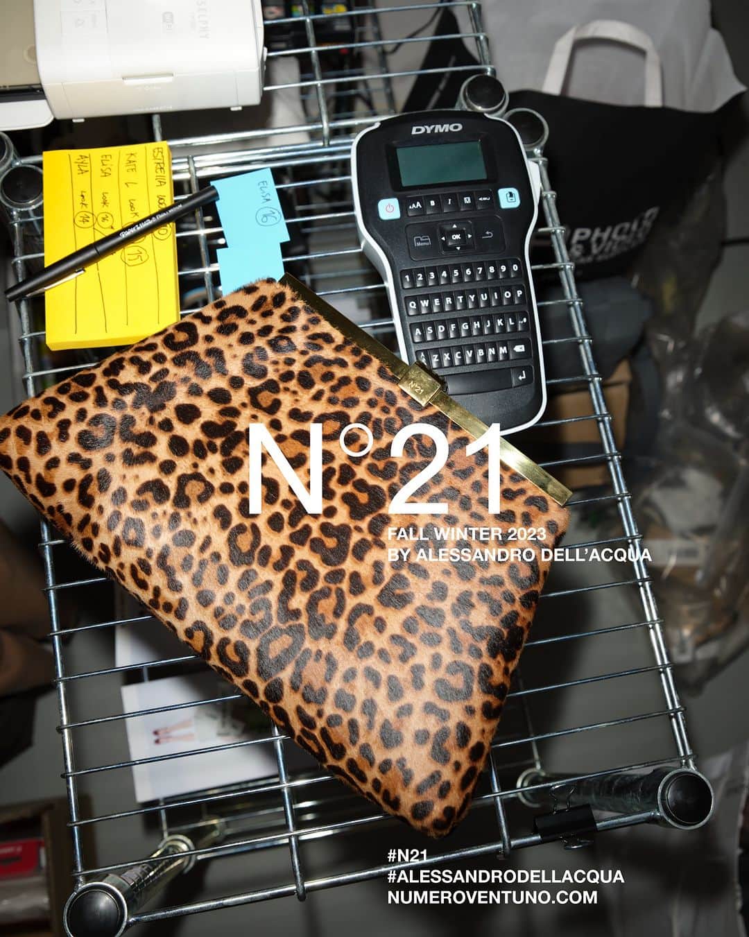 ヌメロ ヴェントゥーノのインスタグラム：「N21 FALL-WINTER 2023 BY ALESSANDRO DELL’ACQUA.  #N21FallWinter23 #N21 by #AlessandroDellAcqua」