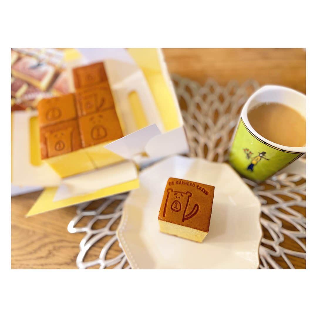 三倉佳奈のインスタグラム：「くまさんの可愛いカステラ🌸 温かい飲み物と☕️  明日からグッと寒くなるみたいですね！❄️ ダウンやヒートテック準備万端です💪🏻  皆さまどうぞ暖かくしてお過ごしくださいね☺︎  #decarnerocastetokyo  #sweets」