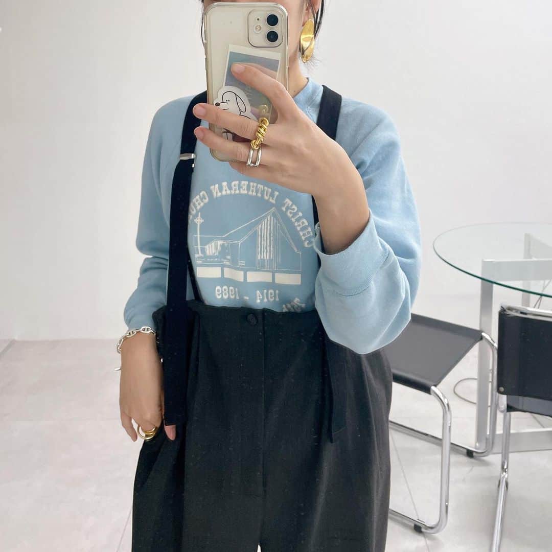 船曳ひろみのインスタグラム：「今日は古着のスウェットに @todayful_ のサスペンダーパンツ  このスウェット、はーちゃん お腹にいたときによく着てたなぁ♡  #todayful #pi_ootd」