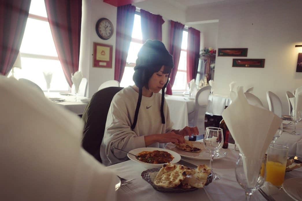 ヒロミ・ヒロヒロさんのインスタグラム写真 - (ヒロミ・ヒロヒロInstagram)「カレー食べてる時の自分幸せそう」11月24日 17時27分 - hrhr522