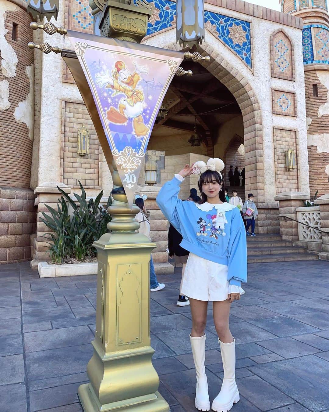 岩間妃南子さんのインスタグラム写真 - (岩間妃南子Instagram)「・ ・ ・ @kawaii__stars さんのディズニーコラボパーカー🩵  ブラウスも一緒に着てクリスマスディズニー行ってきた🎵🎄  袖も襟もマルっとしてて可愛かった！！！ 水色はやっぱり真っ白との相性がいいよな〜🥺 ・ ・ ・ #カワイイスターズ #カワスタ #kawaiistars」11月24日 17時28分 - hinako.1116