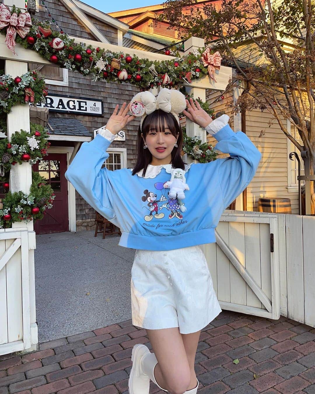 岩間妃南子さんのインスタグラム写真 - (岩間妃南子Instagram)「・ ・ ・ @kawaii__stars さんのディズニーコラボパーカー🩵  ブラウスも一緒に着てクリスマスディズニー行ってきた🎵🎄  袖も襟もマルっとしてて可愛かった！！！ 水色はやっぱり真っ白との相性がいいよな〜🥺 ・ ・ ・ #カワイイスターズ #カワスタ #kawaiistars」11月24日 17時28分 - hinako.1116