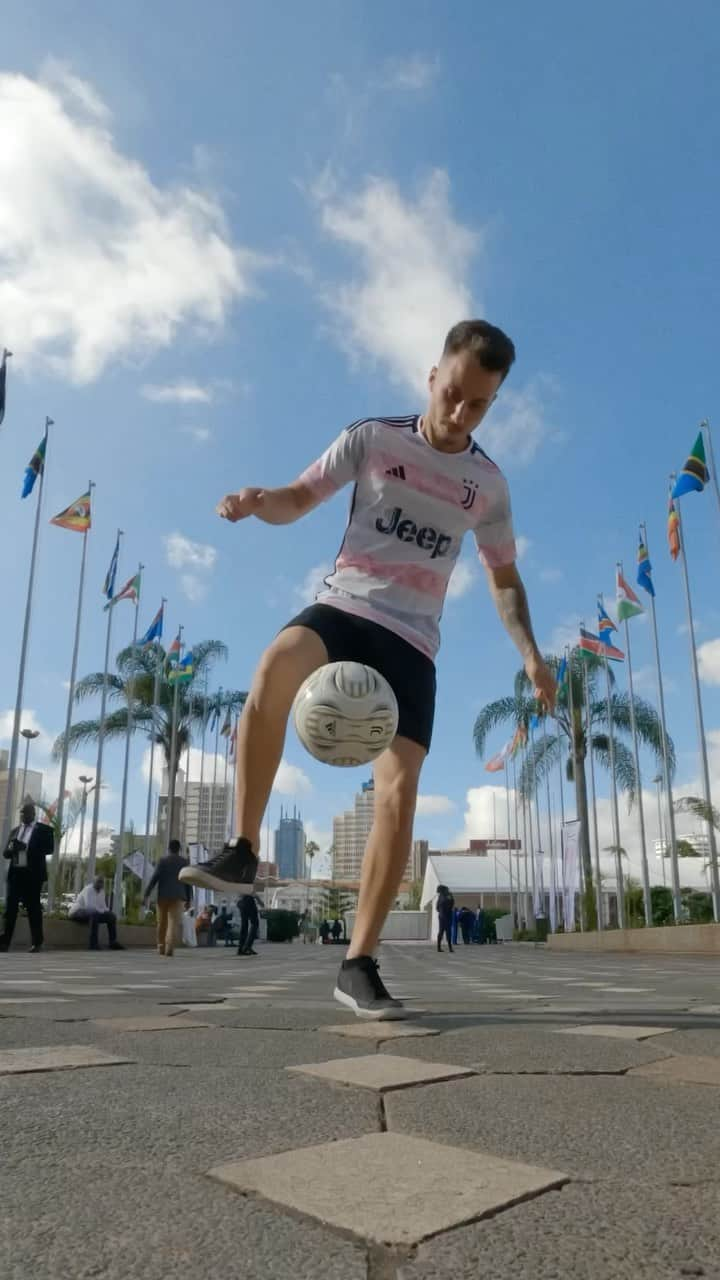 ユヴェントスFCのインスタグラム：「Kenya, here we are! ⚽️🇰🇪」