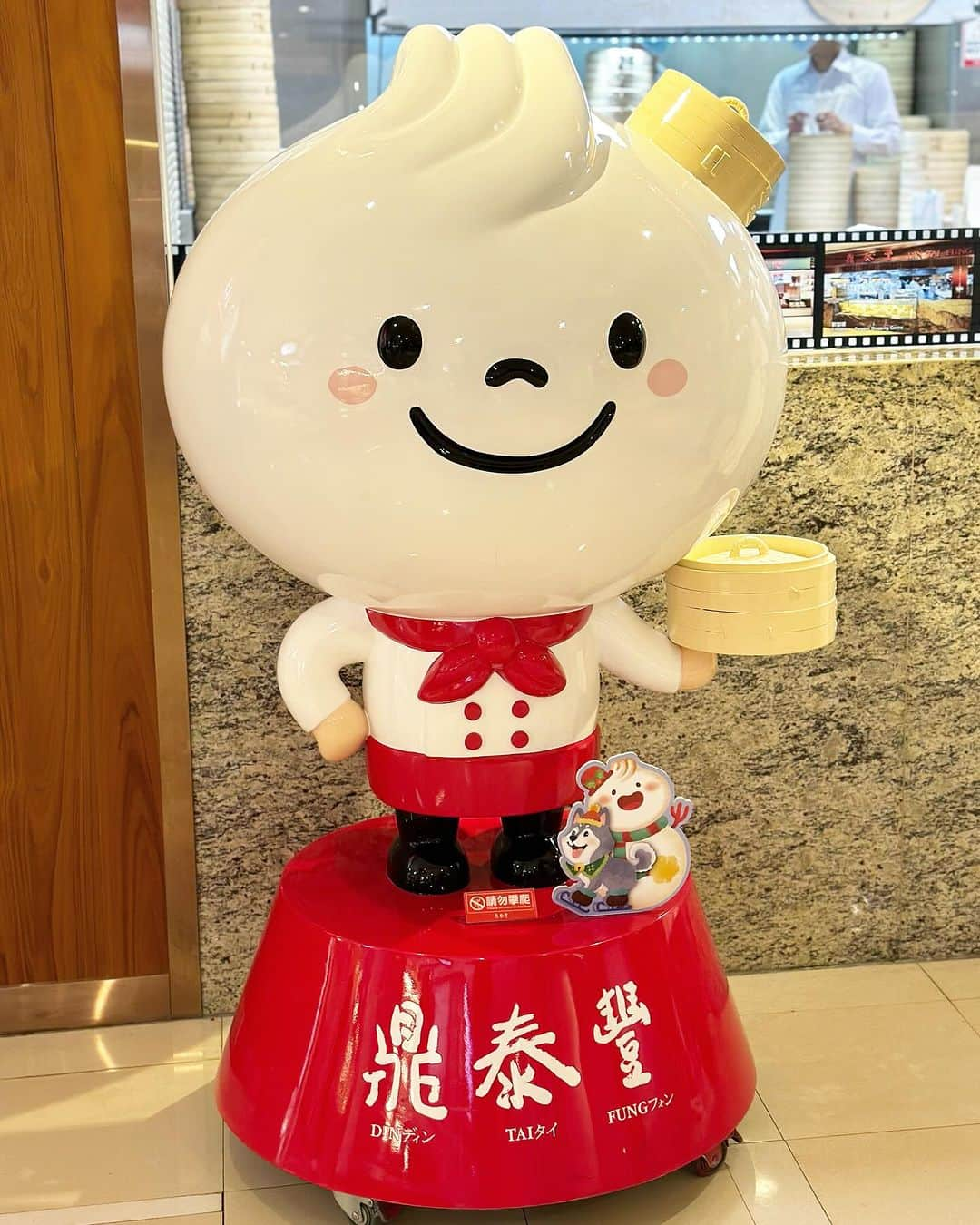 ベリッシモ・フランチェスコさんのインスタグラム写真 - (ベリッシモ・フランチェスコInstagram)「Amazing food at Din Tai Fung Xinyi!❤️ 新光三越新義店にある鼎泰豊で美味しい料理を頂きました！感謝💕 Grandissima cena al Din Tai Fung Xinyi!!!😍  #ベリッシモ #ベリッシモフランチェスコ #料理研究家 #料理研究家ベリッシモ #イタリア料理研究家 #イタリア料理研究家ベリッシモフランチェスコ #イタリアンシェフベリッシモ #イタリアンシェフ #台北 #台北美食 #台北グルメ #台湾グルメ #台湾料理 #francescobellissimo #dintaifung #鼎泰豊 #小籠包 #xiaolongbao #raviolialvapore #cucinataiwanese #taiwanfood #taiwanfoodie #foodstagram #foodie #foodblogger #可愛い #kawaii #焼売 #enjoyfood #luxurylifestyle」11月24日 17時31分 - bellissimoyoshi