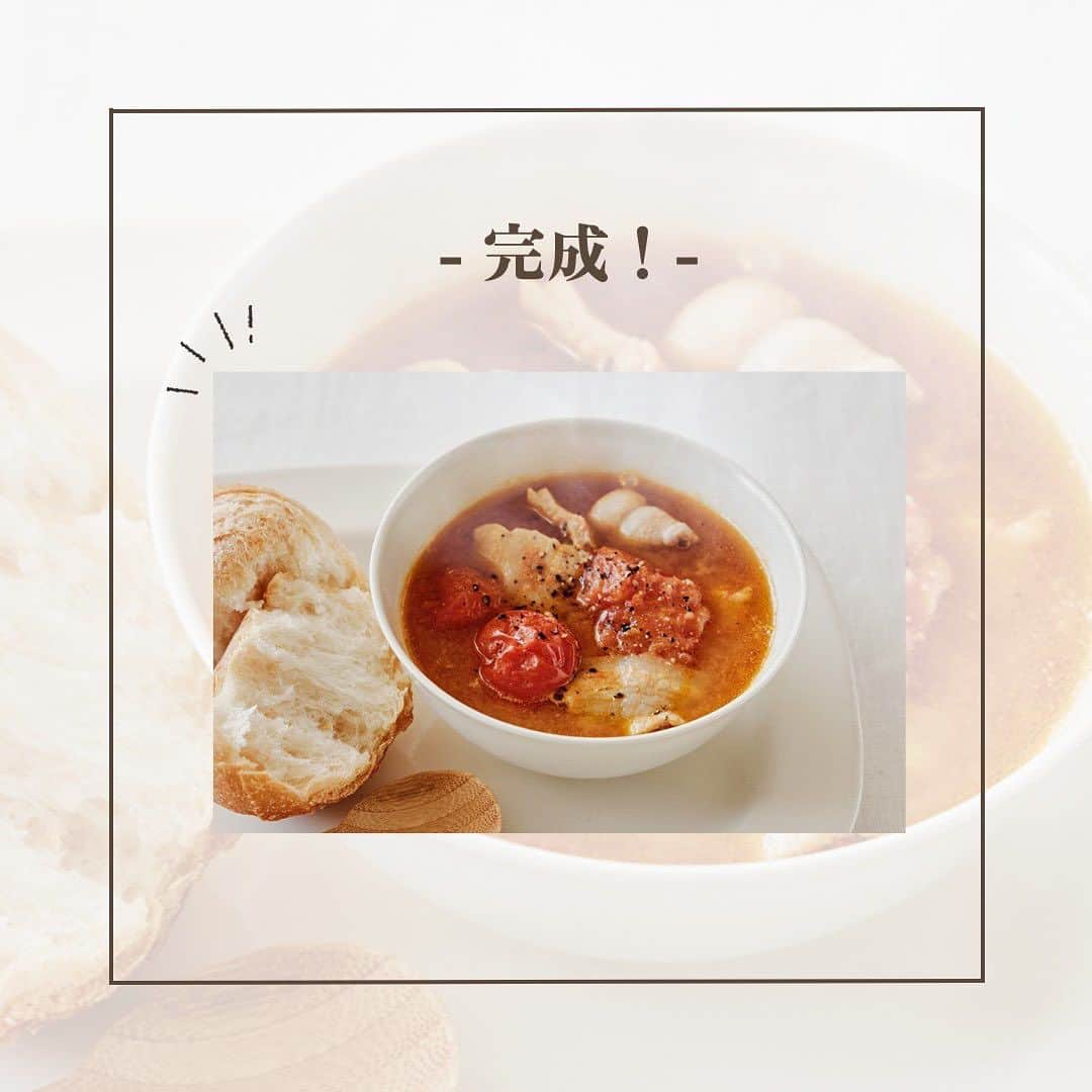 リンネルさんのインスタグラム写真 - (リンネルInstagram)「#今日のリンネルレシピ は、食材2つでとっても簡単！ 「パンにも合うミニトマ豚汁」のレシピをご紹介します  有賀薫さん( @arigakaoru )に教えていただきました。 炒めたミニトマトを主役にした、パンにも合う、スープ感覚の豚汁です。 あたたかいスープは寒い日にぴったり！食材2つと調味料で作れるので時短も叶います。 詳しいレシピは2枚目～をチェック👉  【材料（2人分）】 ミニトマト…1パック（200ｇ） 豚バラ薄切り肉…100ｇ 水…500mL 味噌…大さじ2 ごま油…大さじ1 黒こしょう…適量  【作り方】 １.ミニトマトはヘタをとり、半分に切る。豚肉は4cm幅に切る。  ２.深型のフライパンにごま油を入れて強火で熱し、ミニトマトの切り口を下にして並べる。少しやわらかくなったらヘラなどで軽く押しつけ、出てきた水分を飛ばしながら2～3分炒める。ここに肉も加えてさっと炒める。  ３.水を注ぎ、ひと煮立ちしたら弱めの中火にして約5分煮たら、味噌を溶き入れる。器に盛り、黒こしょうを振る。  - - - - - - - - - - - - - - - - - — - - - - - - — - - - - - - -  有賀薫さんのその他の記事は下記URLから！ https://liniere.jp/column/tag/arigakaoru/  または、、、 @liniere_tkj プロフィール内のURLから「有賀薫」で検索を！  - - - - - - - - - - - - - - - - - — - - - - - - — - - - - - - -  #liniere #リンネル #宝島社 #おすすめレシピ #簡単レシピ #おうちレシピ #丁寧な暮らし  #おすすめレシピ #豊かな食卓 #今日の晩御飯 #料理記録 #有賀薫 #スープレシピ #簡単スープ #お手軽スープ #トマト豚汁 #豚汁レシピ #豚汁 #お昼ごはんレシピ #豚汁 #汁物 #時短メニュー #スープ365」11月25日 20時00分 - liniere_tkj