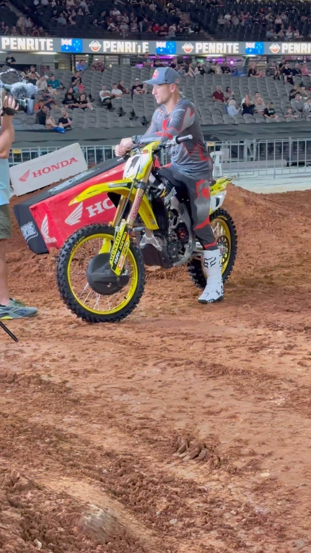 ケン・ロックゼンのインスタグラム：「Did you catch Ken Roczen on @theprojecttv tonight?  @boostaus @visitmelbourne」