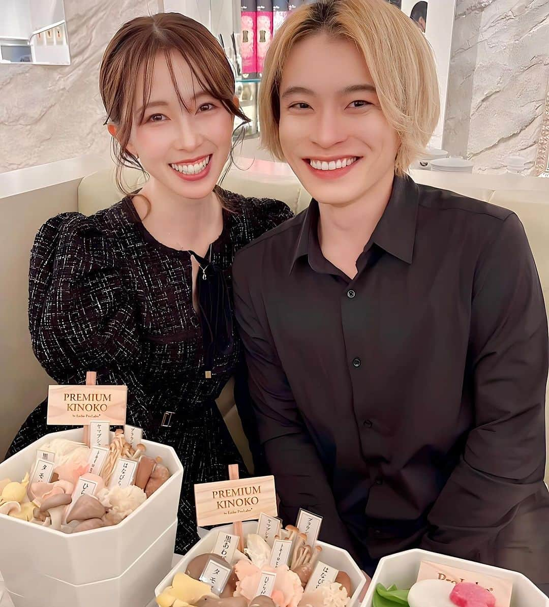 藤原望未さんのインスタグラム写真 - (藤原望未Instagram)「先日、プロラボさんがオープンした「菌しゃり」 @kinshari_shinjuku  さんに行ってきた🤍  きんしゃりって聞いて何料理かなー？と思ってたら キノコ鍋でなるほどね😍ってなった！  🍄大好きだし、デトックス感あってとーっても美味しかった！  スープが濃厚で絶品すぎるの🤤✨️ 薬味も9種類、全く違ったアクセントが楽しめて飽きない！ 前菜からデザートまで大満足でした💮  身体も温まって、寒い時期にはぴったりだね！ 内装も🍄の装飾が可愛いから行ったら見てみてね💋 . . りおとまりあちゃんと夫とで楽しい時間を過ごさせてもらいました☺️❣️  りおお誘いありがとう🥰   #プロラボ  #菌しゃり  #腸活  #デトックス  #ディナー  #新宿ディナー  #きのこ鍋」11月24日 18時05分 - nozo.mi74