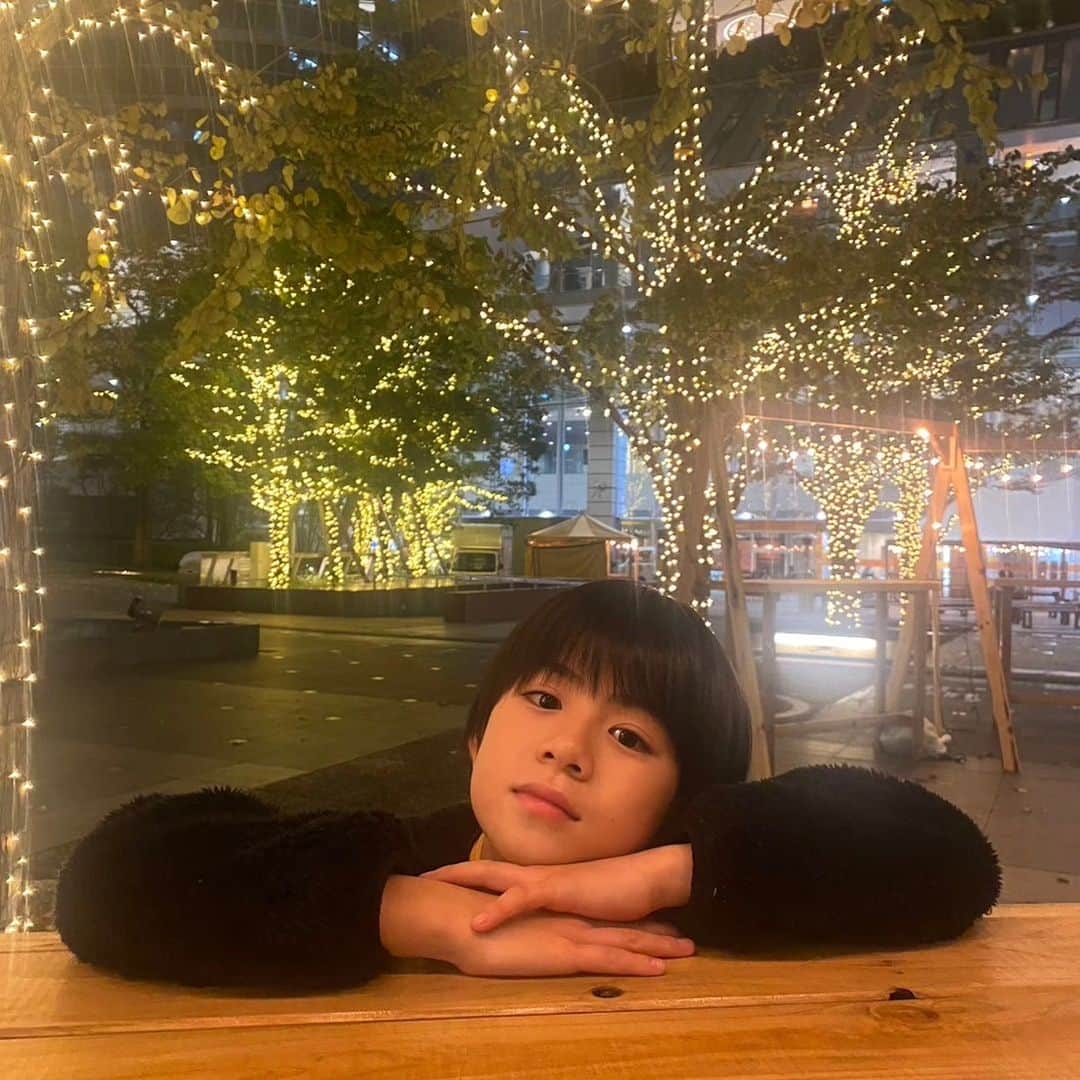 三浦綺羅さんのインスタグラム写真 - (三浦綺羅Instagram)「みんなでごはん会をした帰りに 撮ってもらいました📸♥ いろんなバージョンです🤭✨w  #ウインクはできません #夜景が綺麗でした #ポケモン会 #たくさん遊んでもらって大満足な綺羅さん  #三浦綺羅 #子役 #ChildActor」11月24日 17時49分 - kira__miura