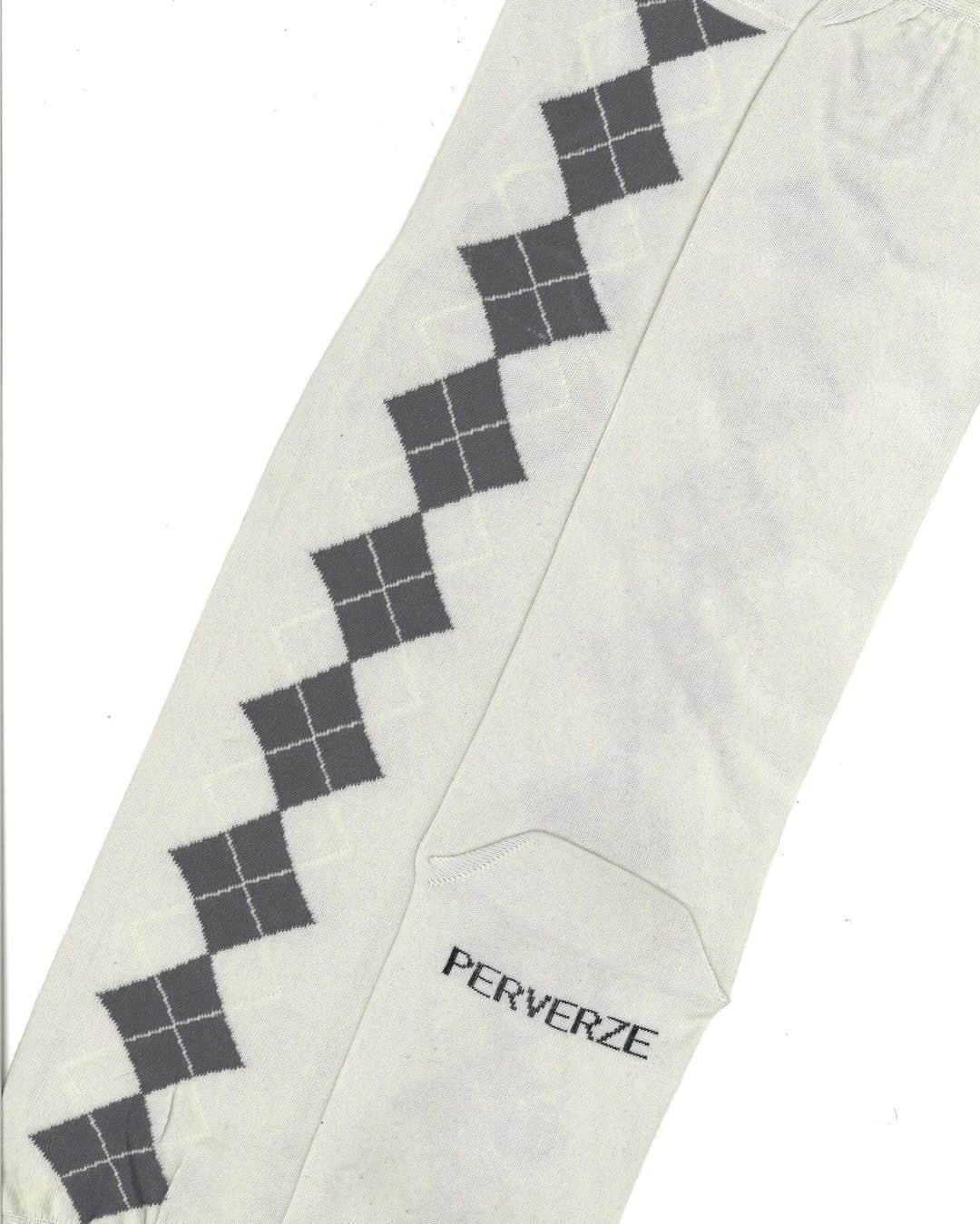 PERVERZE_OFFICIALさんのインスタグラム写真 - (PERVERZE_OFFICIALInstagram)「New season new socks. We have two color choices for this new socks from #PERVERZE_AW23  " Argyle Line Sox " color. Black , White  Discover the collection on our online and @perverze_minamiaoyama . #PERVERZE #AW23」11月24日 17時44分 - perverze_official