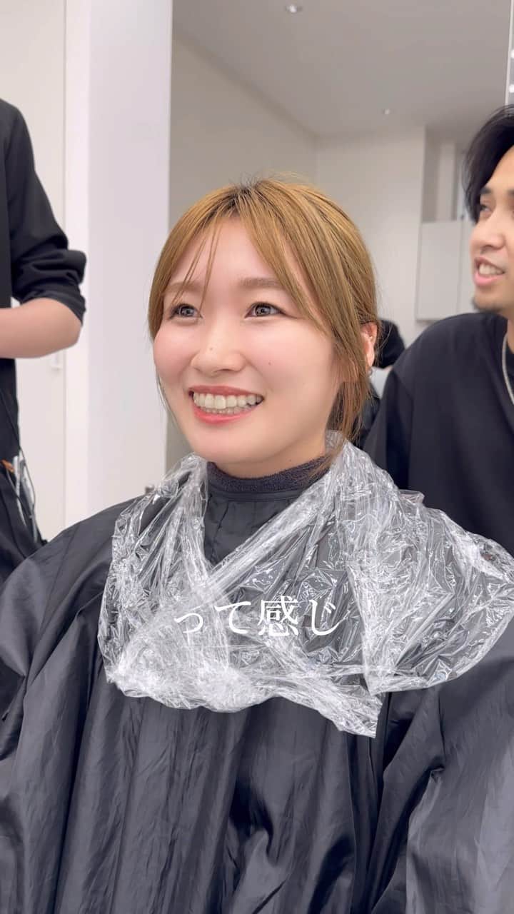 高橋英昇のインスタグラム：「カラーが抜け切ってるところから透明感のグレージュに❤︎ 顔周りも整えて薄めにしました✂️ オーダーの際に保存してお使いください✨ ˗˗˗˗˗˗˗˗˗˗˗˗˗˗˗˗˗˗˗˗˗˗˗˗˗˗˗˗˗˗˗˗˗˗˗˗˗˗ ⁡ ◌ @eisho_coa  ⁡ 前髪顔周りのどんな悩みも 是非ご相談下さい✨ ⁡ ☑︎流し前髪だけど要望と違う ☑︎前髪顔周りを切られすぎる ☑︎顔周りがなくて困っている ☑︎前髪が巻きづらく上手くいかない ☑︎変な毛がいつも前髪に出てくる ☑︎扱いづらくて困っている ☑︎おでこが狭くて悩んでいる ⁡ などなど 少しでも気になることは全てお聞かせ下さい✨ メモ持ってきても大丈夫です📝 ⁡ ˗˗˗˗˗˗˗˗˗˗˗˗˗˗˗˗˗˗˗˗˗˗˗˗˗˗˗˗˗˗˗˗˗˗˗˗˗˗ ⁡ ⁡ ◌ 料金 ◌ ・カット ¥8800 ・カット 𓂃 トリートメント ¥12100 ・カット 𓂃 カラー ¥17600 ・カット 𓂃 カラー 𓂃 トリートメント ¥22000 ⁡ ※初回のみ指名料+¥3300かかります。 2回目以降は指名料無料です。 ⁡ ⁡ 𓂃 よくあるご質問 𓂃 ⁡ ⁡ Q . 予約はどうしたらいいですか？ ⁡ ✎ プロフィールのURLからお待ちしております✨ ⁡ ⁡ Q . 場所はどちらですか？ ⁡ ✎ 東京都中央区銀座6-13-9 GIRAC GINZA 7F 【銀座駅5分、東銀座駅から徒歩3分】 ⁡ ⁡ Q . 投稿に可愛い子しか載っていないですが、 私が行っても大丈夫ですか？ ⁡ ✎もちろん大丈夫です。 僕のお客様は【3歳〜74歳】の 子連れ様から老若男女幅広いの方が ご来店してくださっております。 女性は必ず可愛くします！ 実は男性のカットも得意です。 最近ご紹介もかなり多いです✨ ⁡ Q . どんな美容師？ ⁡ ✎ お話するのが好きです✨ ただ施術中は技術に没頭する時があり その時はあまり話さなくなります✂︎ ⁡ Q . カウンセリングはしっかりしてもらえますか？ ⁡ ✎もちろんです！ 前髪顔周りの生え際、癖毛、割れめ、こめかみ、 頬骨、えら、丸顔、面長、りんかく などのお悩みもしっかりカウンセリングさせて頂いてから 施術に入らせて頂きますのでご安心ください✨ ⁡ ⁡ カットは【前髪】【ロングレイヤー】 が好きですが、 ミディアム、ボブ、ショート、 メンズカットも好きです。 巻きも得意なので、 知りたい方はなんでもお伝えします✨ ⁡ カラーはブリーチなしのワンカラーで 【艶感】【透明感】【くすみ感】が出るように 300種類以上の中から 独自の配合で調合しております。 ⁡ ストレートはダメージを最小限で抑えられるように かなりこだわっています！ 微アルカリ〜弱酸領域の範囲で施術するので 基本的に【ヘアカラー】と同時施術が可能です✨ ⁡ トリートメントはできるだけ長持ちできるように 【手触り】【質感】にこだわっています！ あとはアウトバスのヘアケアも重要なので 興味ある方はしっかり説明しています✨ ⁡ パーマは最近持ちの良いデジタルパーマが好きです。 熱処理する事で普通のパーマより持ちが良くなります。 僕の使う薬剤は基本的にダメージを最小限でかけるので コテを使って巻いても大丈夫です。 巻かなくても普段のスタイリングはかなり楽になります✨ ⁡ #銀座　#千葉　#前髪カット　#顔周りカット　#小顔カット　#おくれ毛カット　#顔周り　#前髪　#シースルーバング　#かきあげ前髪　#小顔に見える顔周り #小顔カット #似合わせカット　#おくれ毛　#前髪顔周り似合わせ」