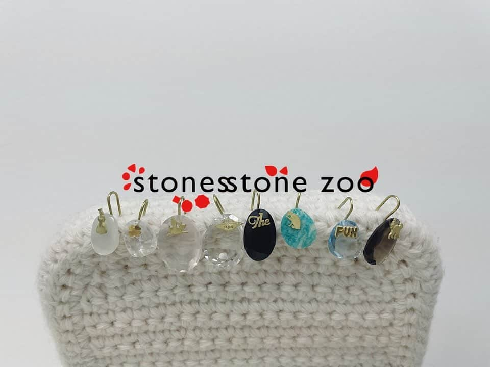 IÉNA LA BOUCLEのインスタグラム：「. ⁡ _____________________________ ⁡ stones stone zoo💎order event 　　　12.1 fri - 12.10 sun 　　  @newoman_shinjuku  _____________________________ ⁡ ⁡ 上質な素材を使用しながらも、固定概念に囚われず自由にものづくりを楽しんでいるstones stone zoo. ⁡ 毎回、大変ご好評いただいているオーダーイベントをNEWoMan新宿店にて開催いたします。 ⁡ 天然石は色やかたち、お好きなものをお選び頂けます。 新作のピアスや、ジュエリーボックスも登場いたします✨ ⁡ 世界に一つだけのジュエリーを、今年の自分へのご褒美にいかがでしょうか？ ぜひこの機会にご来店くださいませ。 ⁡ ⁡ ✴︎デザイナー在店日 12/5(火)〜10(日) 13:00〜18:00 混雑時はアポイント制を取らせていただく場合がございます。アポイントご希望の方は店舗までお電話にてお問い合わせくださいませ ⁡ ✴︎オーダー品のお渡しはデザインにもよりますが、約3ヶ月後を予定しております ⁡ ⁡ #stonesstonezoo#jewelry#accessory#stonejewelry#ienalaboucle#iena#イエナ#イエナラブークル」