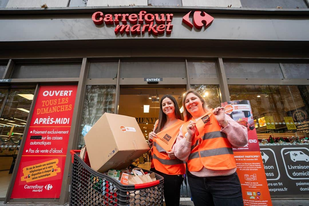 Carrefour Franceさんのインスタグラム写真 - (Carrefour FranceInstagram)「On soutient les @banquesalimentaires pour la 28ème année consécutive ! 🤝  Jusqu'à dimanche, venez faire vos dons dans nos magasins mais aussi chez nos concurrents ☺️ peu importe où, le plus l'important c'est de donner 🙏  Merci pour votre mobilisation 🧡」11月24日 17時46分 - carrefourfrance