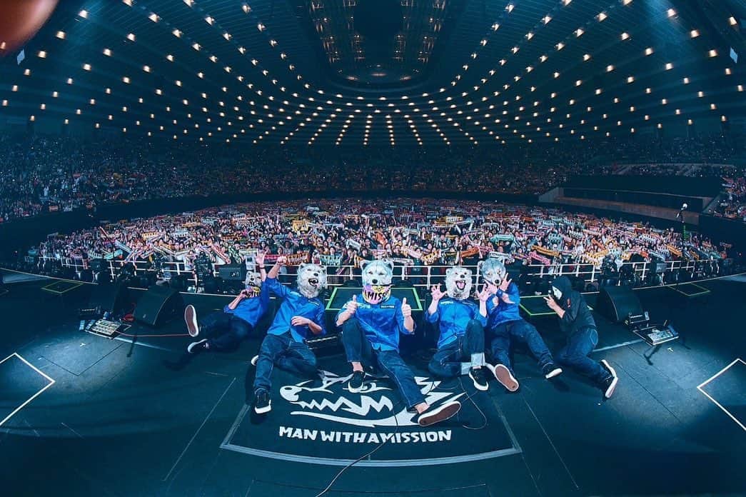 Man With A Missionさんのインスタグラム写真 - (Man With A MissionInstagram)「Wolves on Parade Osakajyo Hall Day 2  The crowd was awesome!  #manwithamission  #wolvesonparade #osaka #osakajyohall  #thankyou #seeyousoon #@radiocrazy」11月24日 17時46分 - mwamofficial
