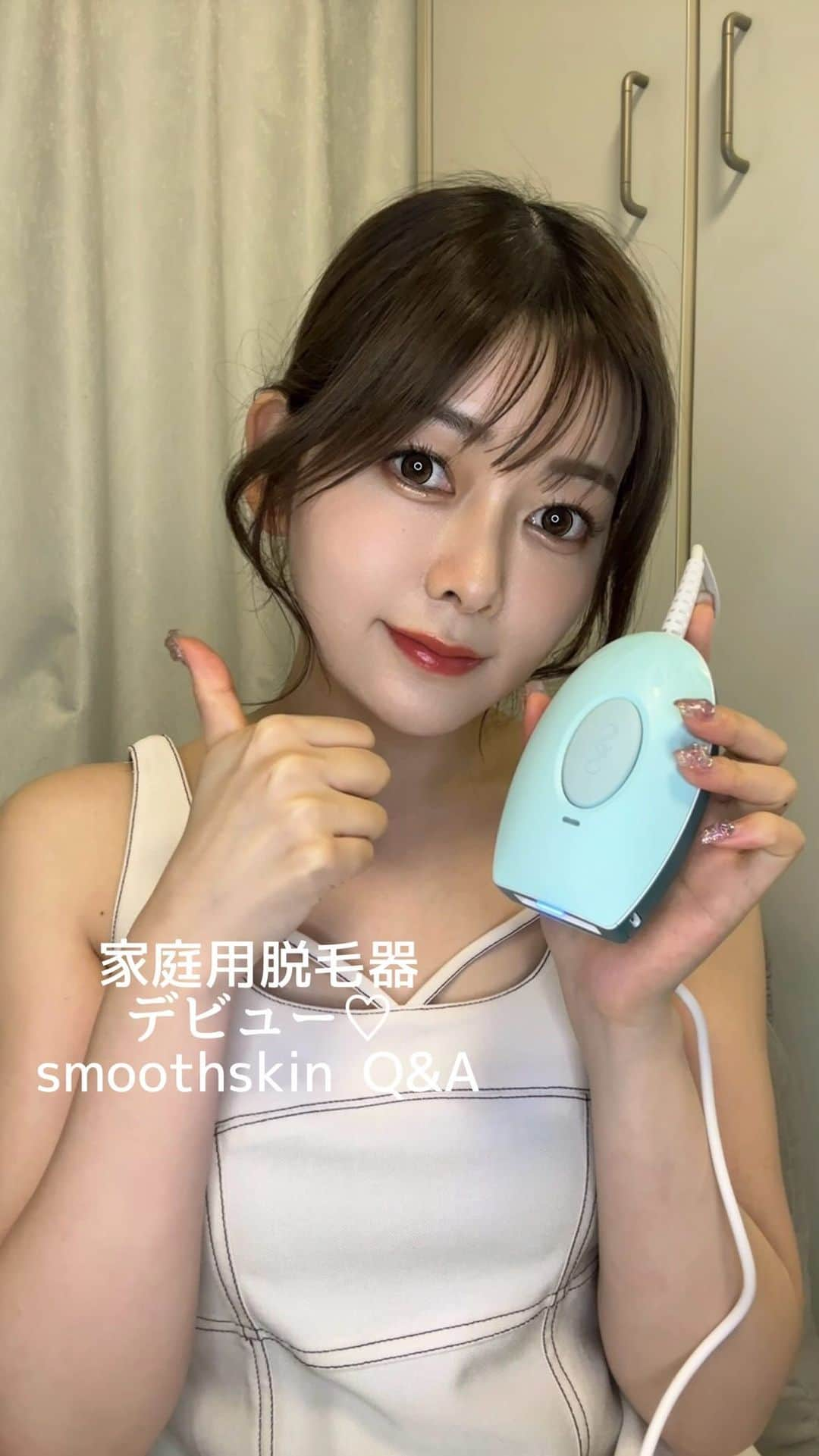 長岡真由（まゆちむ）のインスタグラム：「.  家庭用脱毛器 smoothskin barepop デビューしました👶🏻✨ 想像以上に良くて、素肌に何も塗らずに パパっとできるし痛くないし！！ ムダ毛ケアこれで簡単にできるのすごい😭🙏🏻  使う前気になる事など質問答えてみたので 参考にしてみてねっ♡ 他にも購入する前に質問あれば全然聞いてください🥳🫶🏻  #メガ割 #Qoo10メガ割 #スムーズスキンベアポップ #スムーズスキン #smoothskin #qoo10アンバサダー」