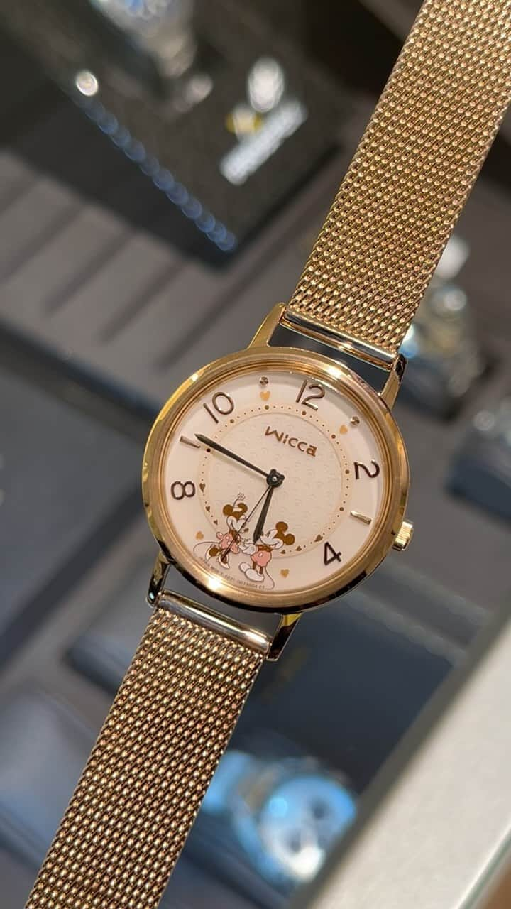 NAKANIWA WISPのインスタグラム：「wicca KP5-425-91 ￥33,000-  This is a special watch that depicts a popular character and comes with a limited box that is perfect as a gift. A retro character is drawn in a calm and dull color on a matte ivory dial.  人気キャラクターを描いた、スペシャルウオッチで、ギフトにもぴったりな限定ボックス付き。 マットなアイボリーの文字板に、落ちつきのあるくすみカラーでレトロなキャラクターを描きました。  #wicca #KP542591 #nakaniwa #nakaniwawatch #仲庭 #osakawatch」