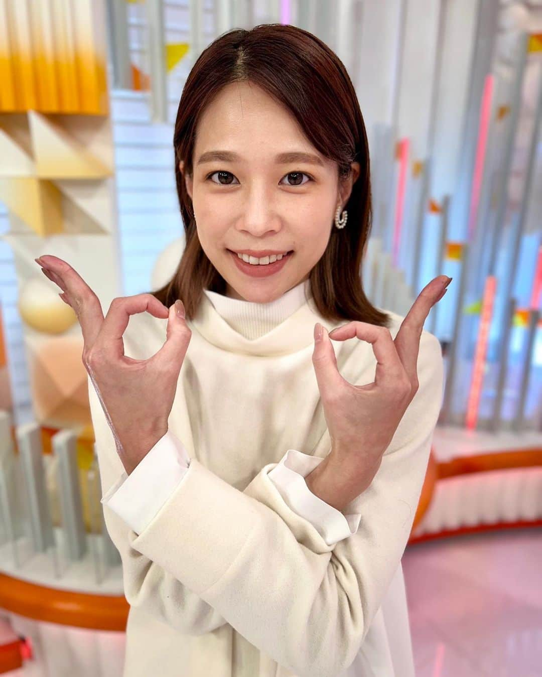 フジテレビ「めざましテレビ」さんのインスタグラム写真 - (フジテレビ「めざましテレビ」Instagram)「鈴木です🌟 映画「翔んで埼玉～琵琶湖より愛を込めて～」がいよいよ公開されましたね🎞️ たくさん取材や司会をさせてもらったので、埼玉と滋賀にちょっぴり詳しくなった気がします😳  そして明日はめざまし30周年フェスin仙台です！楽しみだぁ！  #鈴木唯 #埼玉ポーズ」11月24日 17時58分 - mezamashi.tv