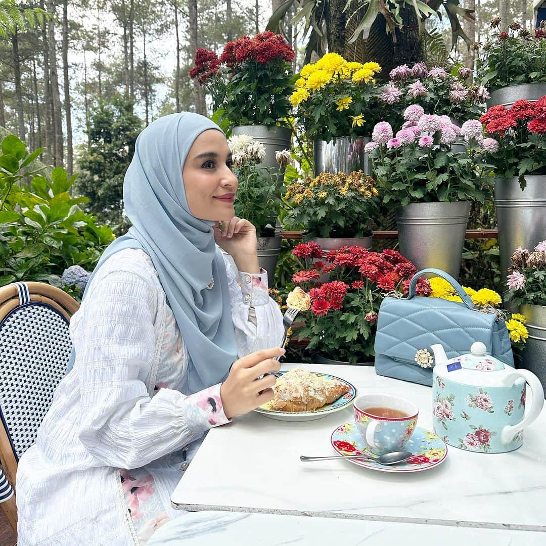 Shireen Sungkarのインスタグラム：「Jumuah mubarak 🤍🥹」