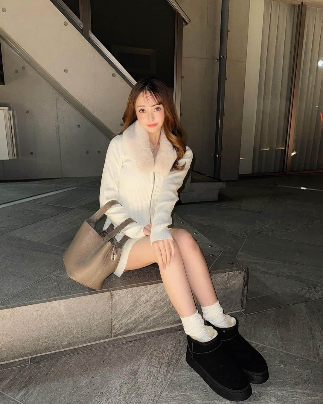 橋本恵里花さんのインスタグラム写真 - (橋本恵里花Instagram)「ファーワンピ可愛い🪽🤍」11月24日 17時57分 - erk_hsmt28