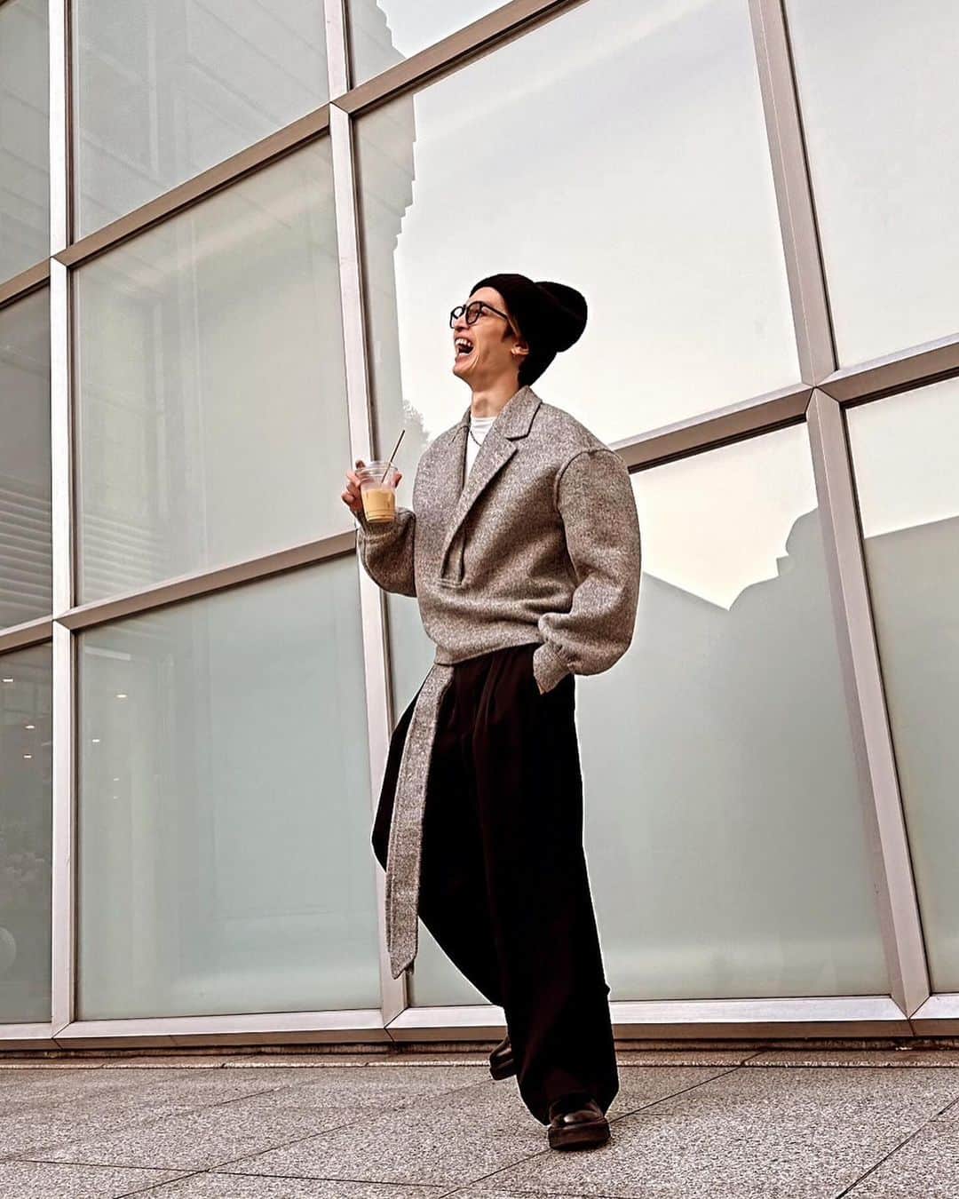 玉森裕太さんのインスタグラム写真 - (玉森裕太Instagram)「⁡ ☕️chill out  ⁡ pullover jacket：@dior pants：original shoes：@foot_the_coacher_official accessory：@cartier ⁡ #たまコーデ #fashion」11月24日 17時59分 - yuta_tamamori_kmf2