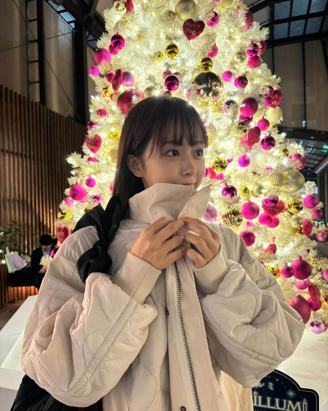 古川杏さんのインスタグラム写真 - (古川杏Instagram)「もうどこもクリスマスだね🎄🤶  小さい頃からお家で作るくらいタピオカ好きなんだけど 限定のゴンチャのいちごゼリートッピングタピオカと相性よすぎて美味しすぎるからみんなやってみて🤭  そして@dual_clinic_ikeでレーザートーニングとファビュラスピーリングしてきたよー💆‍♀️お肌の管理最近頑張ってるから良くなってきて嬉しい☺️  #クリスマス#イルミネーション#タピオカ#ゴンチャ#イルミ#私の日常#PR @yagbeauty_official」11月24日 17時59分 - ann_furukawa