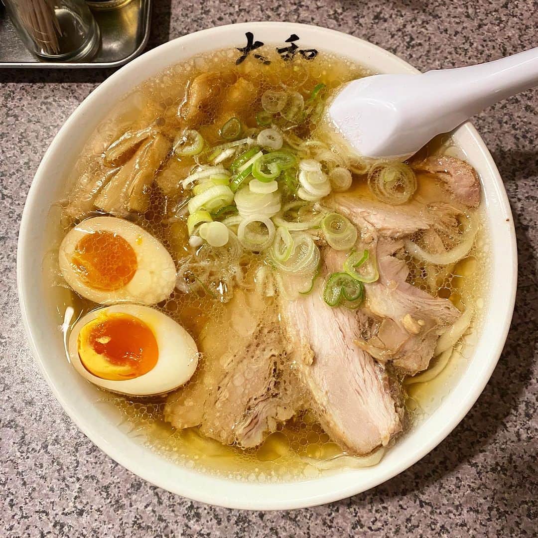 TOBU RAILWAY（東武鉄道）さんのインスタグラム写真 - (TOBU RAILWAY（東武鉄道）Instagram)「. . 📍Tochigi - Sano Bamboo Handmade Ramen  Yamato Sano ramen is a representative dish of Tochigi! . Sano ramen is a kind of ramen that is eaten mainly in Sano City in Tochigi Prefecture. It is a local ramen that is representative of Tochigi. Taste the firm textures of these curly noodles with their uneven shape, made with green bamboo! Yamato’s Sano ramen is famous for the soup made with high quality broth and the refreshing flavors, which are a  perfect match for the curly noodles! Try out this delicious ramen! It’s no exaggeration to say that it’s not just a great local Tochigi dish – it’s also a true Japanese specialty. . 📸by @akanemameakane Thank you ! . . . . Please comment "💛" if you impressed from this post. Also saving posts is very convenient when you look again :) . . #visituslater #stayinspired #nexttripdestination . . #tochigi #ramen #sanoramen #recommend #japantrip #travelgram #tobujapantrip #unknownjapan #jp_gallery #visitjapan #japan_of_insta #art_of_japan #instatravel #japan #instagood #travel_japan #exoloretheworld #ig_japan #explorejapan #travelinjapan #beautifuldestinations #toburailway #japan_vacations」11月24日 18時00分 - tobu_japan_trip
