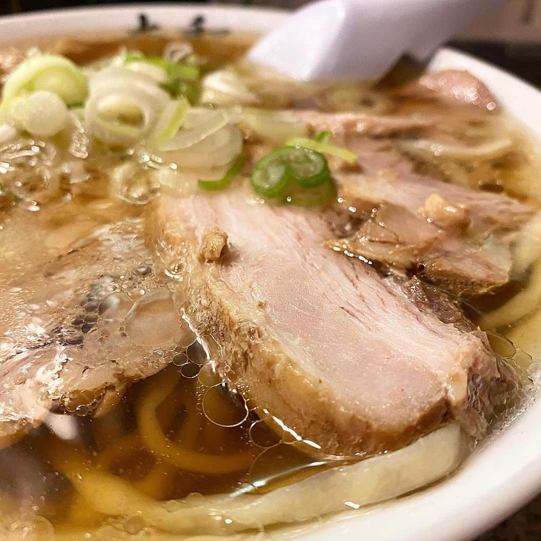 TOBU RAILWAY（東武鉄道）さんのインスタグラム写真 - (TOBU RAILWAY（東武鉄道）Instagram)「. . 📍Tochigi - Sano Bamboo Handmade Ramen  Yamato Sano ramen is a representative dish of Tochigi! . Sano ramen is a kind of ramen that is eaten mainly in Sano City in Tochigi Prefecture. It is a local ramen that is representative of Tochigi. Taste the firm textures of these curly noodles with their uneven shape, made with green bamboo! Yamato’s Sano ramen is famous for the soup made with high quality broth and the refreshing flavors, which are a  perfect match for the curly noodles! Try out this delicious ramen! It’s no exaggeration to say that it’s not just a great local Tochigi dish – it’s also a true Japanese specialty. . 📸by @akanemameakane Thank you ! . . . . Please comment "💛" if you impressed from this post. Also saving posts is very convenient when you look again :) . . #visituslater #stayinspired #nexttripdestination . . #tochigi #ramen #sanoramen #recommend #japantrip #travelgram #tobujapantrip #unknownjapan #jp_gallery #visitjapan #japan_of_insta #art_of_japan #instatravel #japan #instagood #travel_japan #exoloretheworld #ig_japan #explorejapan #travelinjapan #beautifuldestinations #toburailway #japan_vacations」11月24日 18時00分 - tobu_japan_trip