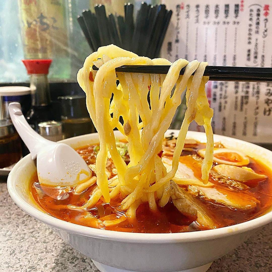 TOBU RAILWAY（東武鉄道）さんのインスタグラム写真 - (TOBU RAILWAY（東武鉄道）Instagram)「. . 📍Tochigi - Sano Bamboo Handmade Ramen  Yamato Sano ramen is a representative dish of Tochigi! . Sano ramen is a kind of ramen that is eaten mainly in Sano City in Tochigi Prefecture. It is a local ramen that is representative of Tochigi. Taste the firm textures of these curly noodles with their uneven shape, made with green bamboo! Yamato’s Sano ramen is famous for the soup made with high quality broth and the refreshing flavors, which are a  perfect match for the curly noodles! Try out this delicious ramen! It’s no exaggeration to say that it’s not just a great local Tochigi dish – it’s also a true Japanese specialty. . 📸by @akanemameakane Thank you ! . . . . Please comment "💛" if you impressed from this post. Also saving posts is very convenient when you look again :) . . #visituslater #stayinspired #nexttripdestination . . #tochigi #ramen #sanoramen #recommend #japantrip #travelgram #tobujapantrip #unknownjapan #jp_gallery #visitjapan #japan_of_insta #art_of_japan #instatravel #japan #instagood #travel_japan #exoloretheworld #ig_japan #explorejapan #travelinjapan #beautifuldestinations #toburailway #japan_vacations」11月24日 18時00分 - tobu_japan_trip