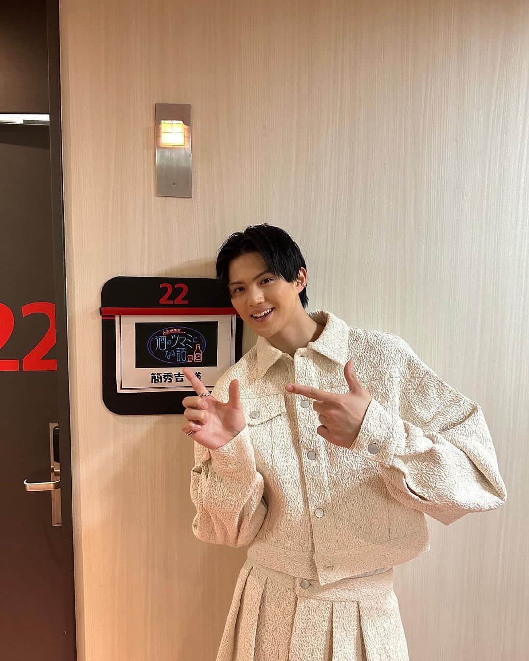 簡秀吉さんのインスタグラム写真 - (簡秀吉Instagram)「📺告知📺 今夜21時58分〜フジテレビ 『人志松本の酒のつまみになる話』に出演します🍻  毎週金曜日楽しみにしていた番組だったのであのテーブルに 座ってるのがなんだか不思議でした。 凄く楽しかった収録だったので皆さんお楽しみに！  matching material :@desir_jn shoes:@clarksoriginals ear cuff,ring:@_scat.official ring:@johan_silverman_paris stylist:@kanedakenshi」11月24日 18時00分 - hideyoshi_kan_official