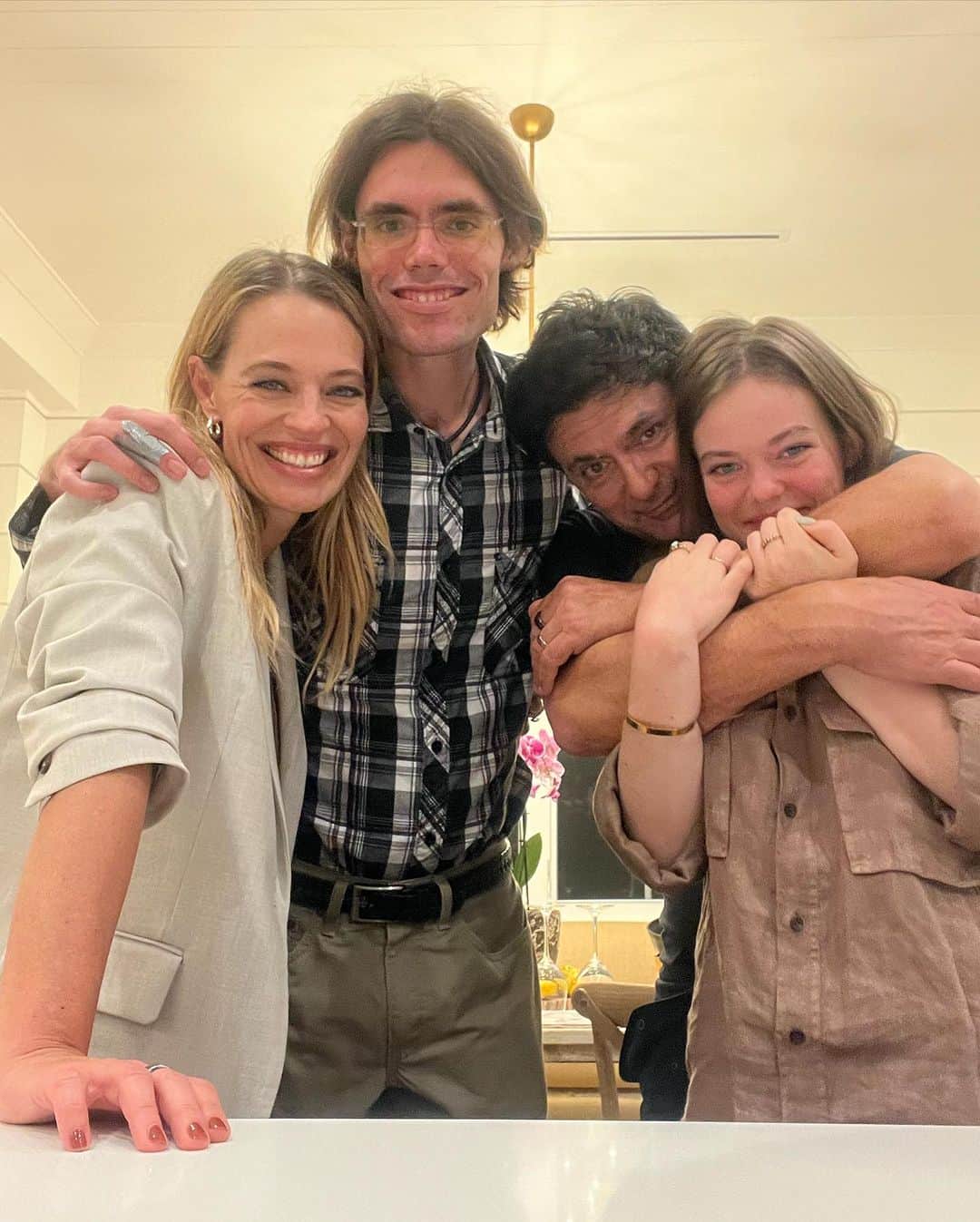 ジェリー・ライアンのインスタグラム：「So thankful for my beautiful family and wonderful friends, near and far. ❤️🍁🦃❤️ I hope you all had a Thanksgiving filled with love.」