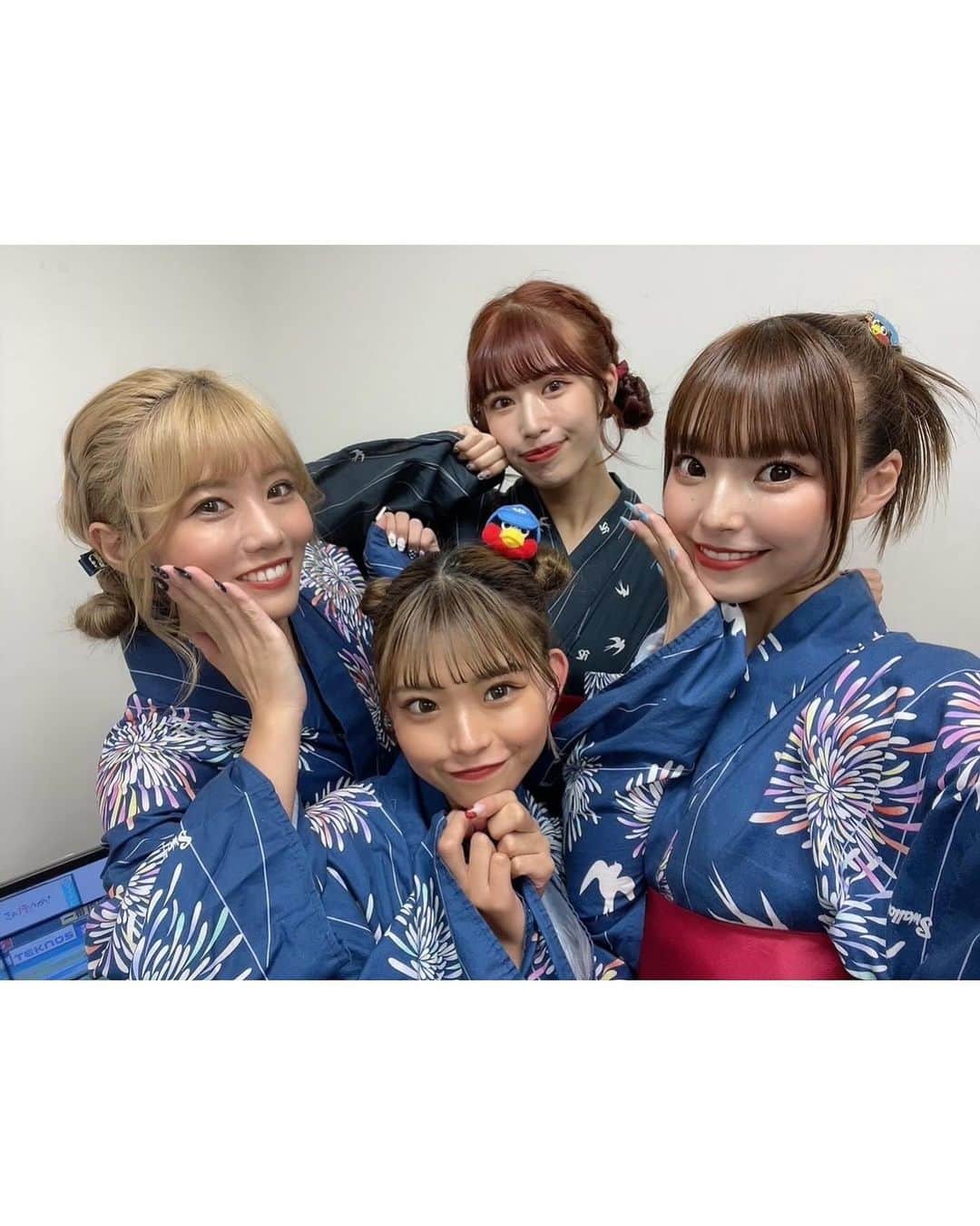 Passionさんのインスタグラム写真 - (PassionInstagram)「【#1MOMOKA 】  皆さまこんにちは〜！ 背番号1番キャプテンの MOMOKAです🍑  2023シーズンも沢山のご声燕を ありがとうございました✨✨ 今シーズンも Passionとしてスワローズを 応燕する事ができ、本当に嬉しく思っています😌  そして先日公式インスタグラムでも 公表させて頂きましたが、 私は今シーズンで Passionを卒業させて頂きます。  今シーズンは新キャプテンとして活動させて頂き、 本当に沢山の事を経験させて頂きました。 開幕戦で言った新たな事に沢山チャレンジをする。 その言葉を実現する事が出来た1年だったのでは ないかと思います😌☘️ 沢山のビジター燕征、 Passion初となるグッズ販売。 コラボグルメでは店頭に立たせて頂いて 沢山のスワローズファンの方とより近い距離で 接する事が出来て嬉しかったです😳💗  6年間続けてきた Passionを卒業する事を決めて、 気づけば明日のファン感謝DAYが 最後のパフォーマンスになります。 辛い事も楽しい事も沢山の事を一緒に 乗り越えてきたPassionのメンバーと 一緒に踊れる最後の日。 みんなと過ごしたどの日々も 私にとって本当にかけがえのない時間です。  Passionでなくなっても私はこれからも変わらず大好きなスワローズを全力で応燕していきます。  明日のファン感謝DAYでこの6年間の想いを そして私達Passionのスワローズへの想いを 全て出しきってパフォーマンスさせて頂きますので、 是非楽しみにしていて下さい❤️‍🔥  沢山の方とお会いできるのを楽しみにしています🫶」11月24日 18時04分 - ys_passion_official