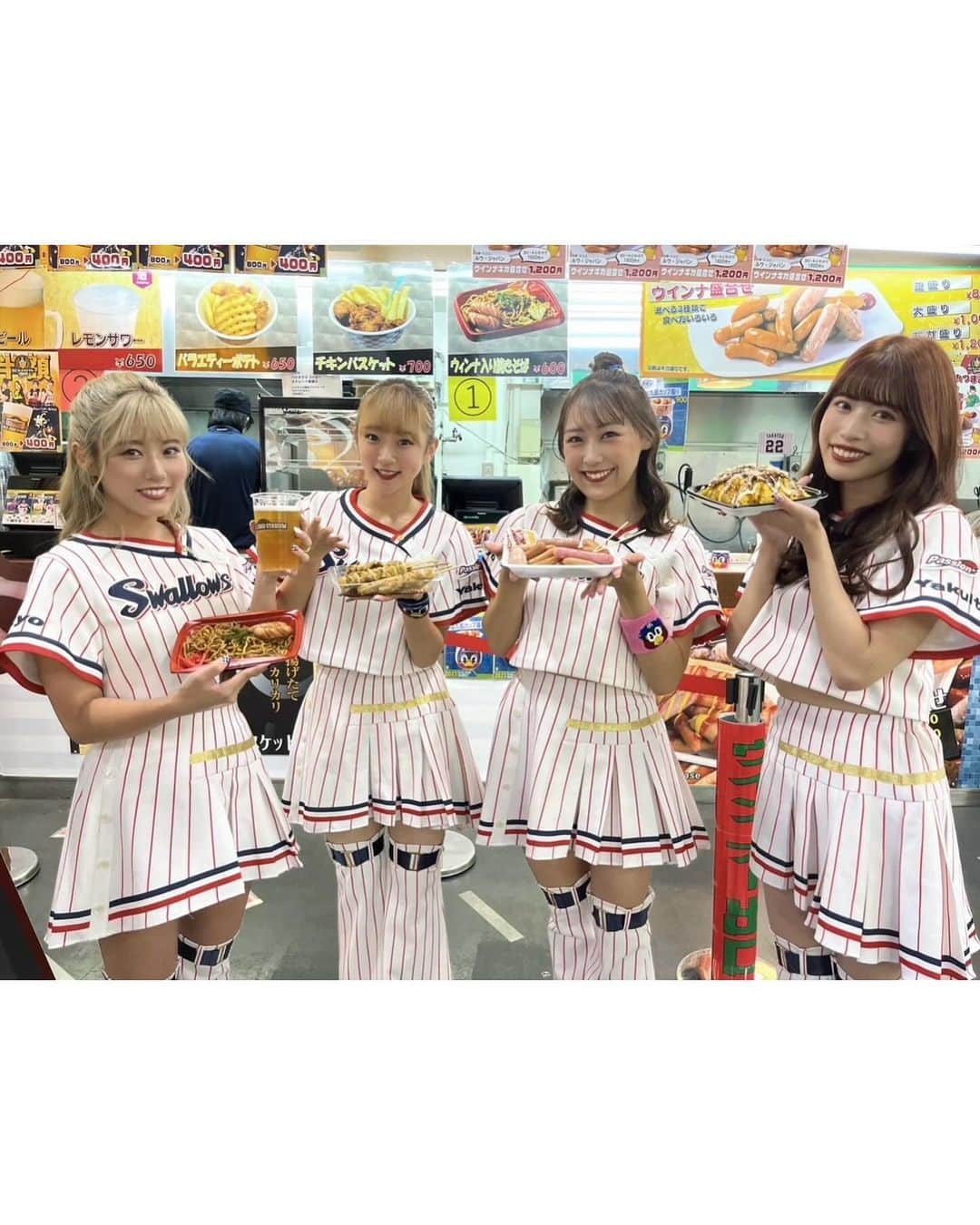 Passionさんのインスタグラム写真 - (PassionInstagram)「【#1MOMOKA 】  皆さまこんにちは〜！ 背番号1番キャプテンの MOMOKAです🍑  2023シーズンも沢山のご声燕を ありがとうございました✨✨ 今シーズンも Passionとしてスワローズを 応燕する事ができ、本当に嬉しく思っています😌  そして先日公式インスタグラムでも 公表させて頂きましたが、 私は今シーズンで Passionを卒業させて頂きます。  今シーズンは新キャプテンとして活動させて頂き、 本当に沢山の事を経験させて頂きました。 開幕戦で言った新たな事に沢山チャレンジをする。 その言葉を実現する事が出来た1年だったのでは ないかと思います😌☘️ 沢山のビジター燕征、 Passion初となるグッズ販売。 コラボグルメでは店頭に立たせて頂いて 沢山のスワローズファンの方とより近い距離で 接する事が出来て嬉しかったです😳💗  6年間続けてきた Passionを卒業する事を決めて、 気づけば明日のファン感謝DAYが 最後のパフォーマンスになります。 辛い事も楽しい事も沢山の事を一緒に 乗り越えてきたPassionのメンバーと 一緒に踊れる最後の日。 みんなと過ごしたどの日々も 私にとって本当にかけがえのない時間です。  Passionでなくなっても私はこれからも変わらず大好きなスワローズを全力で応燕していきます。  明日のファン感謝DAYでこの6年間の想いを そして私達Passionのスワローズへの想いを 全て出しきってパフォーマンスさせて頂きますので、 是非楽しみにしていて下さい❤️‍🔥  沢山の方とお会いできるのを楽しみにしています🫶」11月24日 18時04分 - ys_passion_official