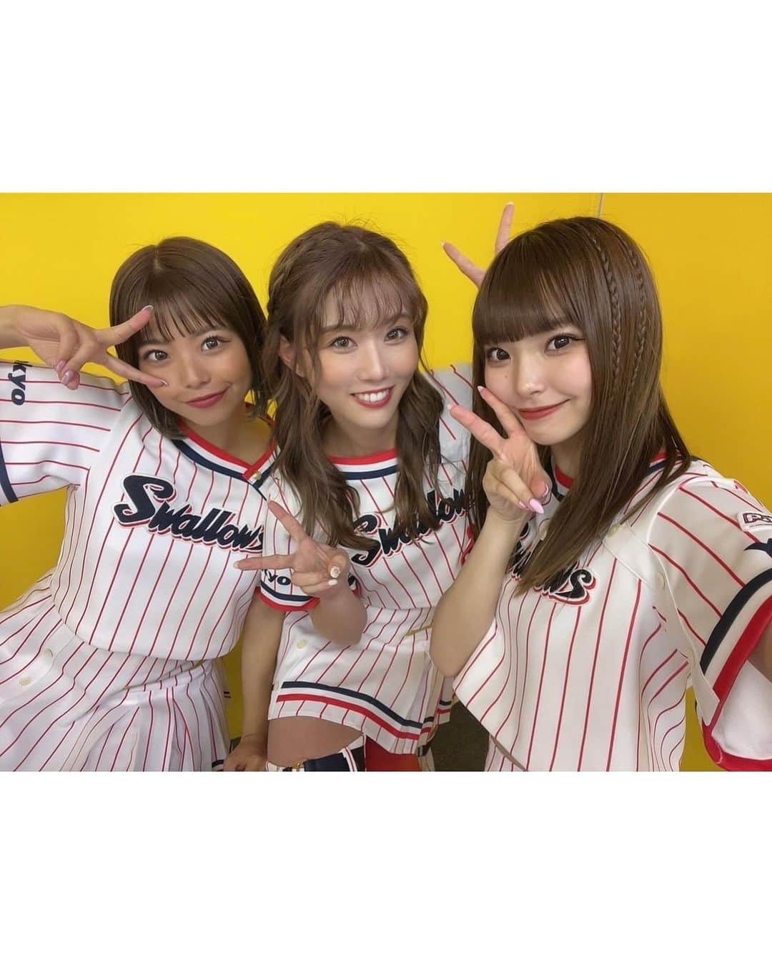 Passionさんのインスタグラム写真 - (PassionInstagram)「【#1MOMOKA 】  皆さまこんにちは〜！ 背番号1番キャプテンの MOMOKAです🍑  2023シーズンも沢山のご声燕を ありがとうございました✨✨ 今シーズンも Passionとしてスワローズを 応燕する事ができ、本当に嬉しく思っています😌  そして先日公式インスタグラムでも 公表させて頂きましたが、 私は今シーズンで Passionを卒業させて頂きます。  今シーズンは新キャプテンとして活動させて頂き、 本当に沢山の事を経験させて頂きました。 開幕戦で言った新たな事に沢山チャレンジをする。 その言葉を実現する事が出来た1年だったのでは ないかと思います😌☘️ 沢山のビジター燕征、 Passion初となるグッズ販売。 コラボグルメでは店頭に立たせて頂いて 沢山のスワローズファンの方とより近い距離で 接する事が出来て嬉しかったです😳💗  6年間続けてきた Passionを卒業する事を決めて、 気づけば明日のファン感謝DAYが 最後のパフォーマンスになります。 辛い事も楽しい事も沢山の事を一緒に 乗り越えてきたPassionのメンバーと 一緒に踊れる最後の日。 みんなと過ごしたどの日々も 私にとって本当にかけがえのない時間です。  Passionでなくなっても私はこれからも変わらず大好きなスワローズを全力で応燕していきます。  明日のファン感謝DAYでこの6年間の想いを そして私達Passionのスワローズへの想いを 全て出しきってパフォーマンスさせて頂きますので、 是非楽しみにしていて下さい❤️‍🔥  沢山の方とお会いできるのを楽しみにしています🫶」11月24日 18時04分 - ys_passion_official
