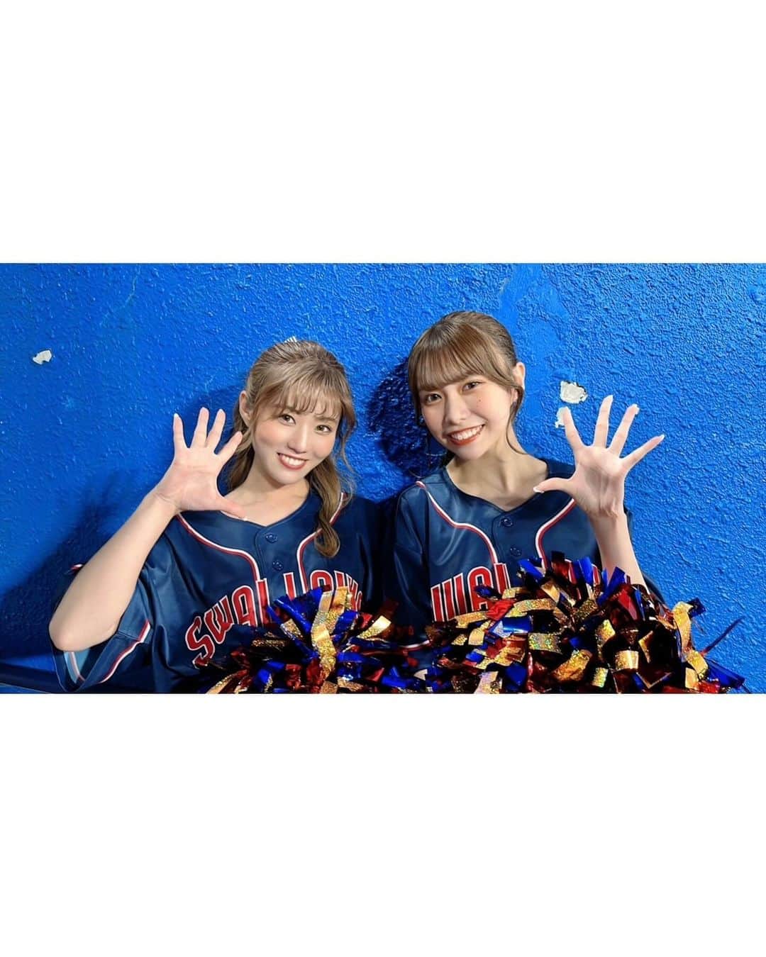 Passionさんのインスタグラム写真 - (PassionInstagram)「【#1MOMOKA 】  皆さまこんにちは〜！ 背番号1番キャプテンの MOMOKAです🍑  2023シーズンも沢山のご声燕を ありがとうございました✨✨ 今シーズンも Passionとしてスワローズを 応燕する事ができ、本当に嬉しく思っています😌  そして先日公式インスタグラムでも 公表させて頂きましたが、 私は今シーズンで Passionを卒業させて頂きます。  今シーズンは新キャプテンとして活動させて頂き、 本当に沢山の事を経験させて頂きました。 開幕戦で言った新たな事に沢山チャレンジをする。 その言葉を実現する事が出来た1年だったのでは ないかと思います😌☘️ 沢山のビジター燕征、 Passion初となるグッズ販売。 コラボグルメでは店頭に立たせて頂いて 沢山のスワローズファンの方とより近い距離で 接する事が出来て嬉しかったです😳💗  6年間続けてきた Passionを卒業する事を決めて、 気づけば明日のファン感謝DAYが 最後のパフォーマンスになります。 辛い事も楽しい事も沢山の事を一緒に 乗り越えてきたPassionのメンバーと 一緒に踊れる最後の日。 みんなと過ごしたどの日々も 私にとって本当にかけがえのない時間です。  Passionでなくなっても私はこれからも変わらず大好きなスワローズを全力で応燕していきます。  明日のファン感謝DAYでこの6年間の想いを そして私達Passionのスワローズへの想いを 全て出しきってパフォーマンスさせて頂きますので、 是非楽しみにしていて下さい❤️‍🔥  沢山の方とお会いできるのを楽しみにしています🫶」11月24日 18時04分 - ys_passion_official
