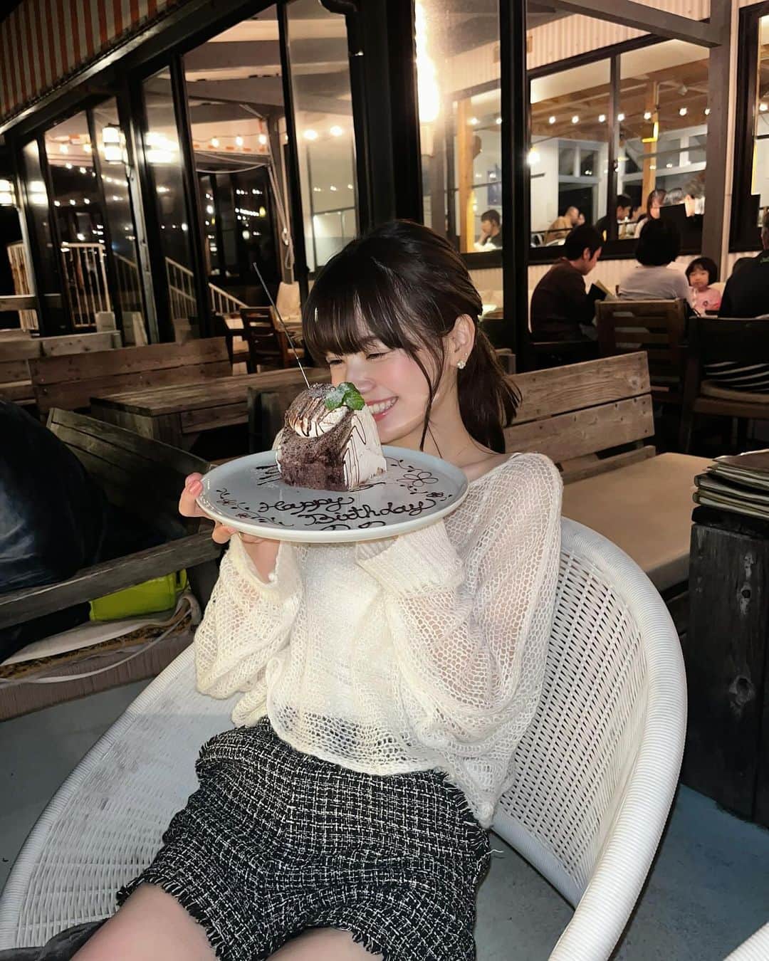 青井乃乃さんのインスタグラム写真 - (青井乃乃Instagram)「超大きいシフォンケーキだった( ᴖ_ᴖ )‎！！！ はぁ、美味しかった~サプライズケーキ、これまた親友さまです！ありがとう☺️2人でわけわけした！美味しかった~！！！！ #青井乃乃」11月24日 18時15分 - no.17_11